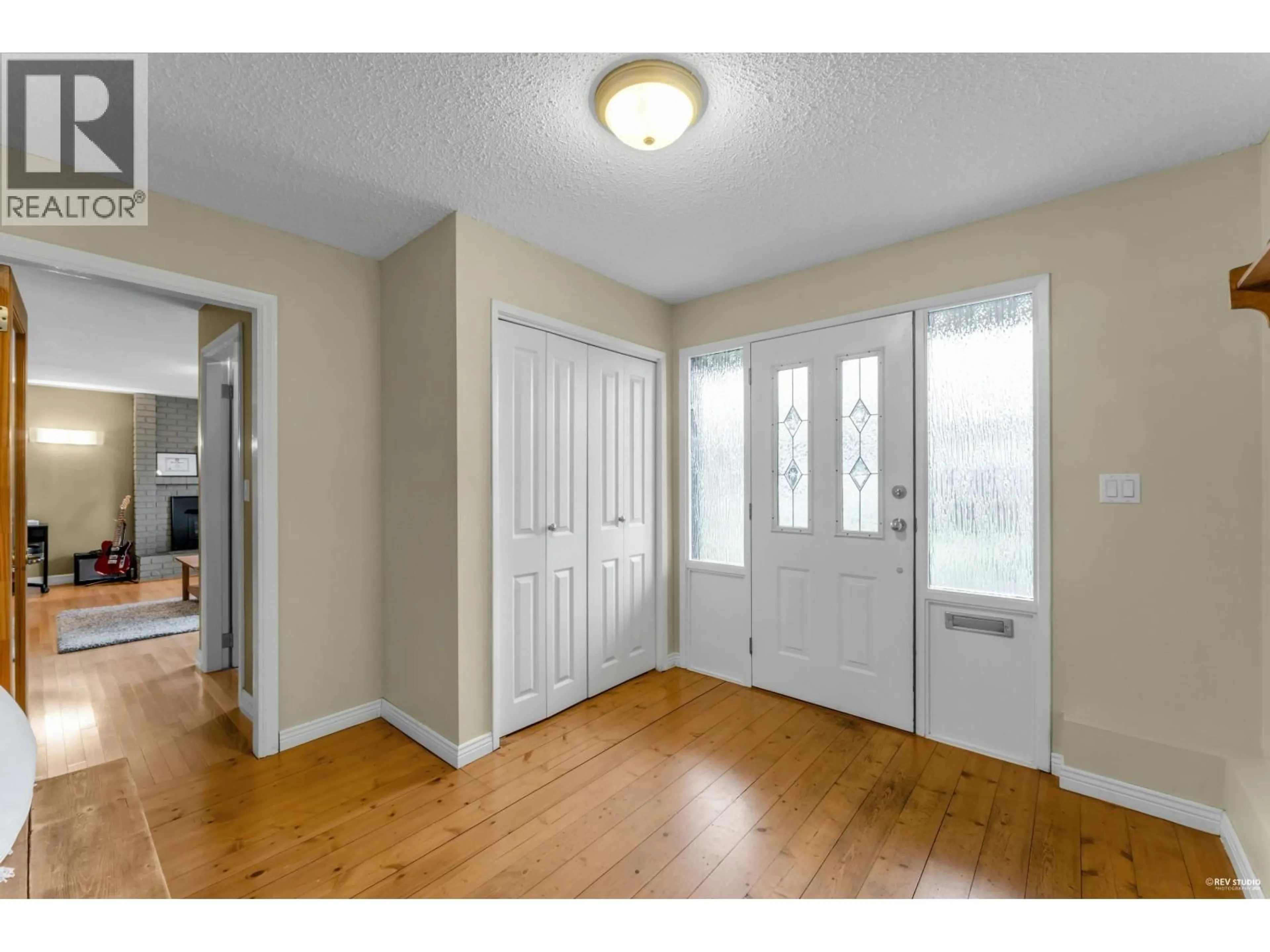 Indoor entryway for 5814 GROVE AVENUE, Delta British Columbia V4K2B4