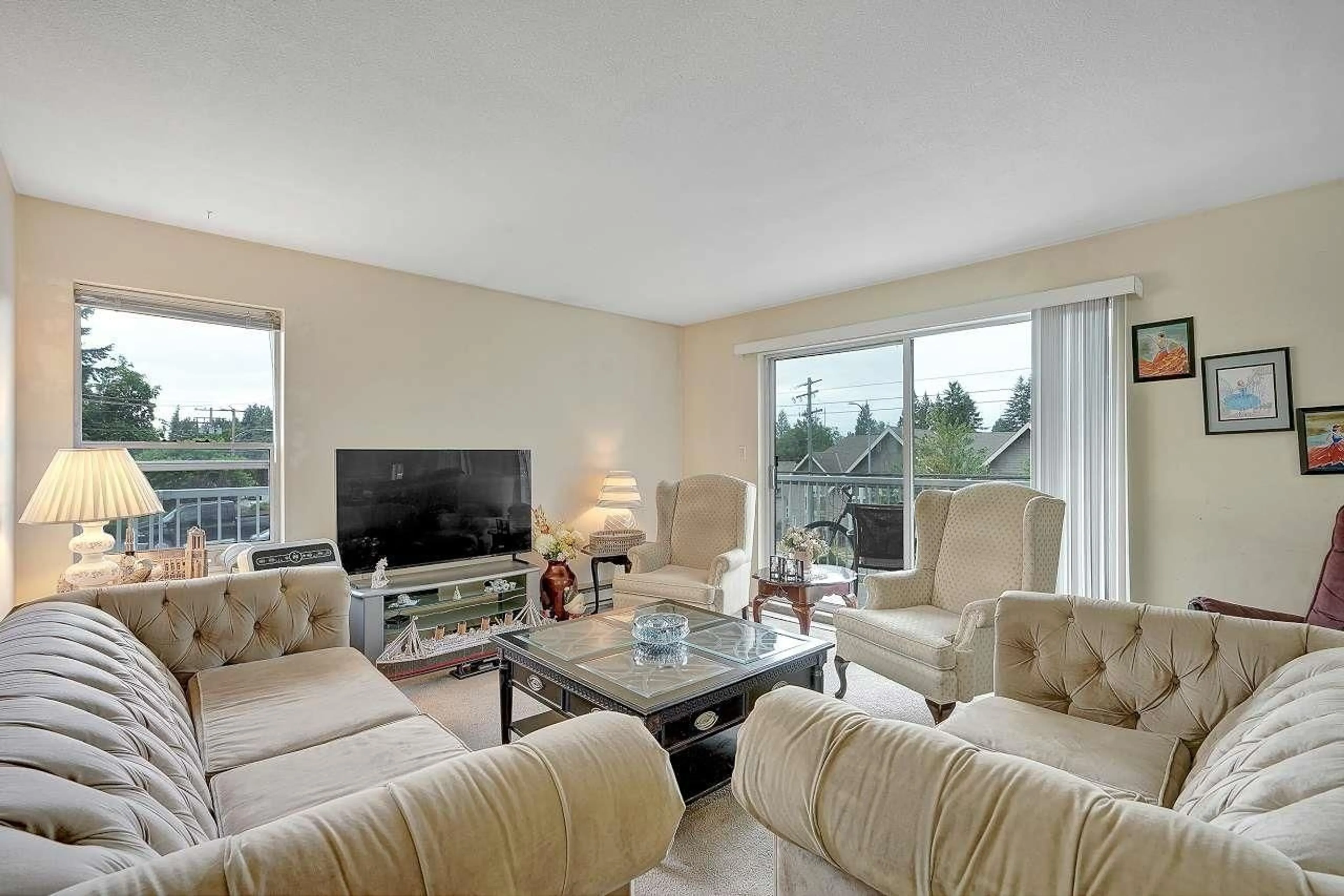 Living room with furniture, unknown for 104 - 2750 FULLER, Abbotsford British Columbia V2S3K1