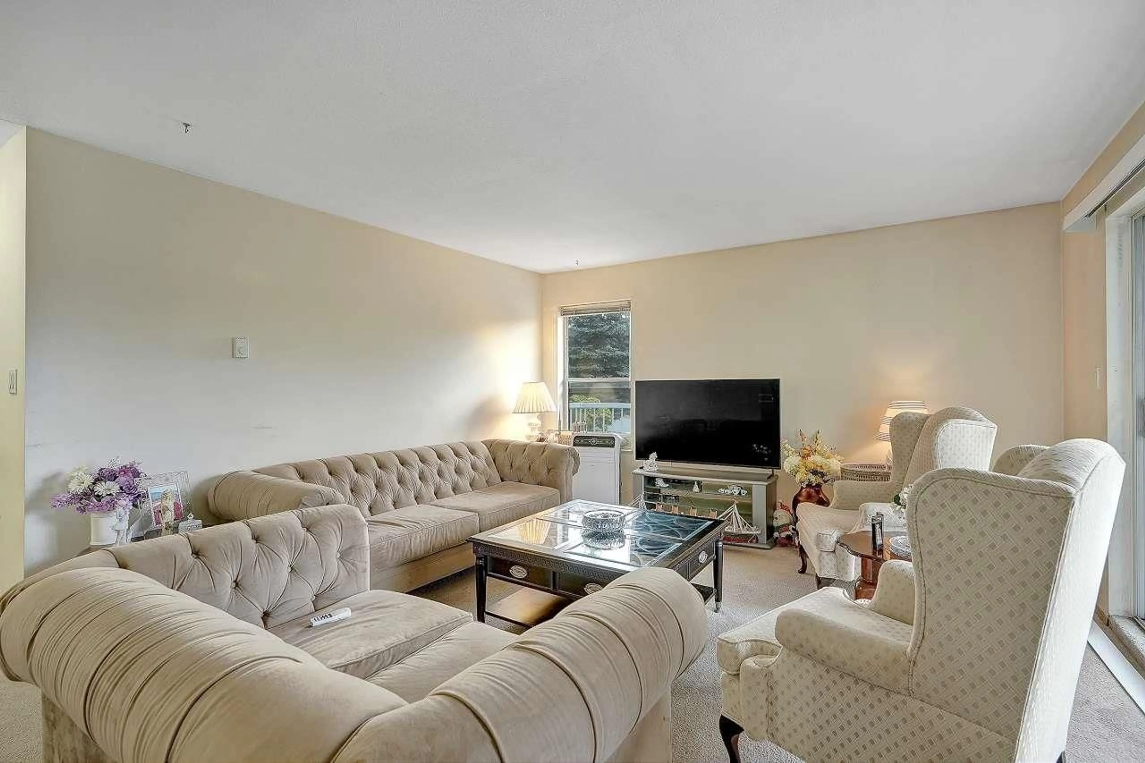 Living room with furniture, unknown for 104 - 2750 FULLER, Abbotsford British Columbia V2S3K1