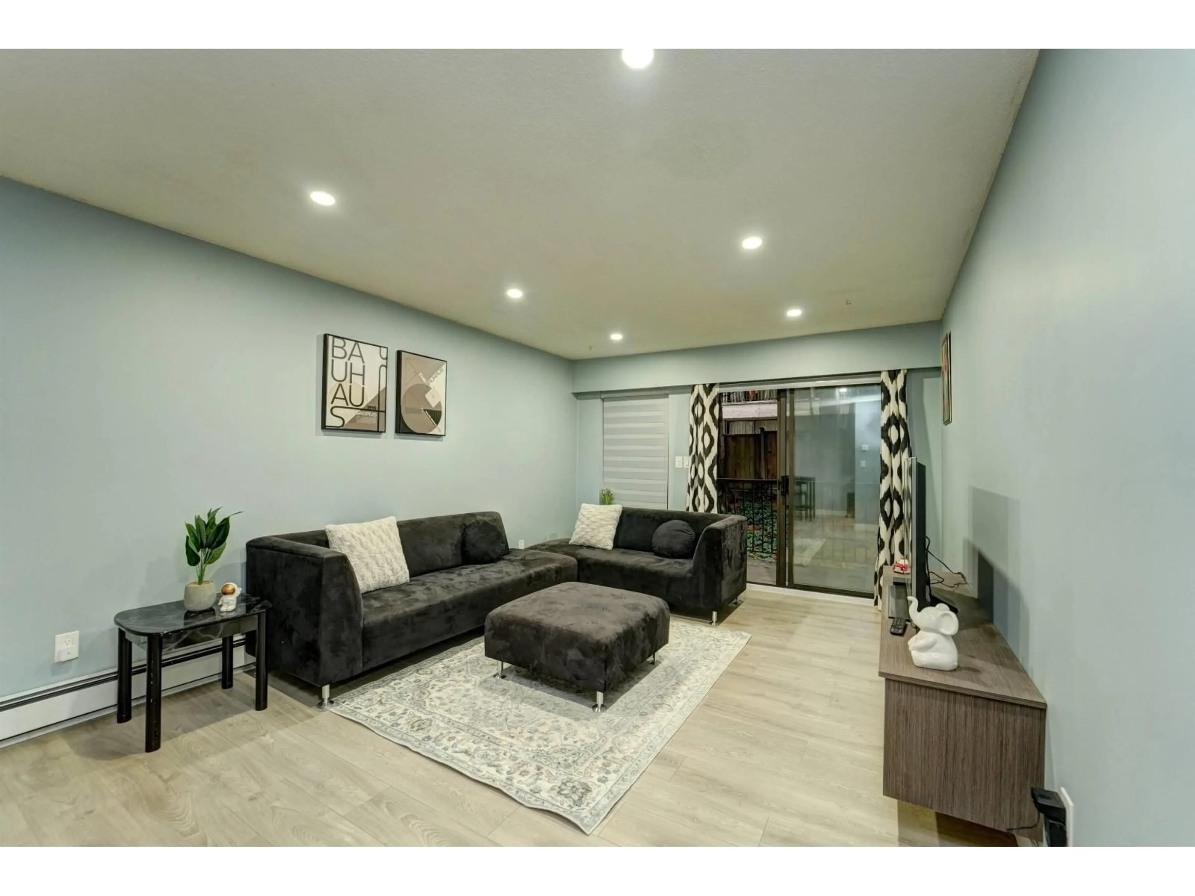 Living room with furniture, unknown for 202 - 33450 GEORGE FERGUSON, Abbotsford British Columbia V2S2L8