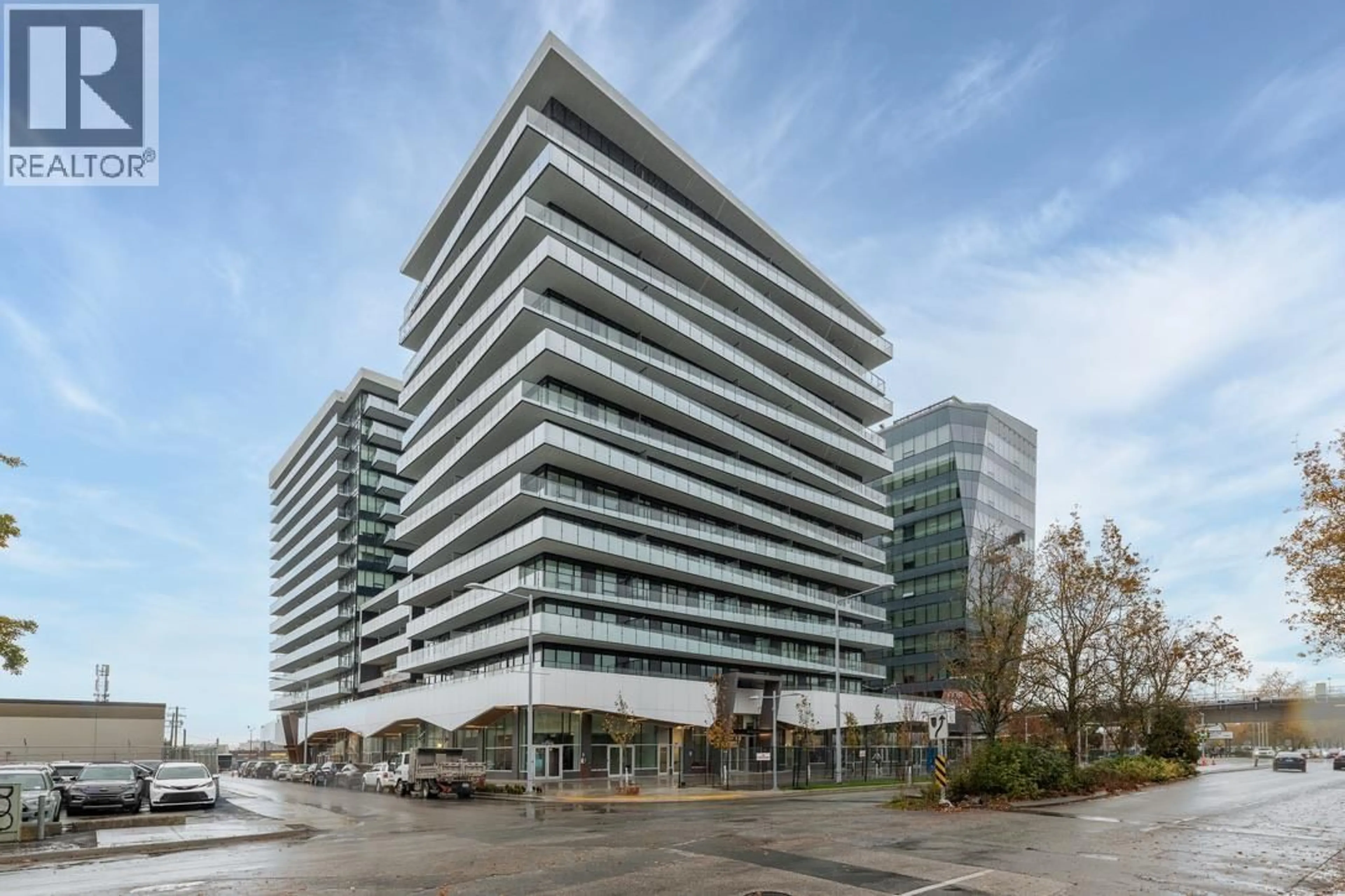 Indoor foyer for 901 - 7977 LANSDOWNE ROAD, Richmond British Columbia V6X0X7