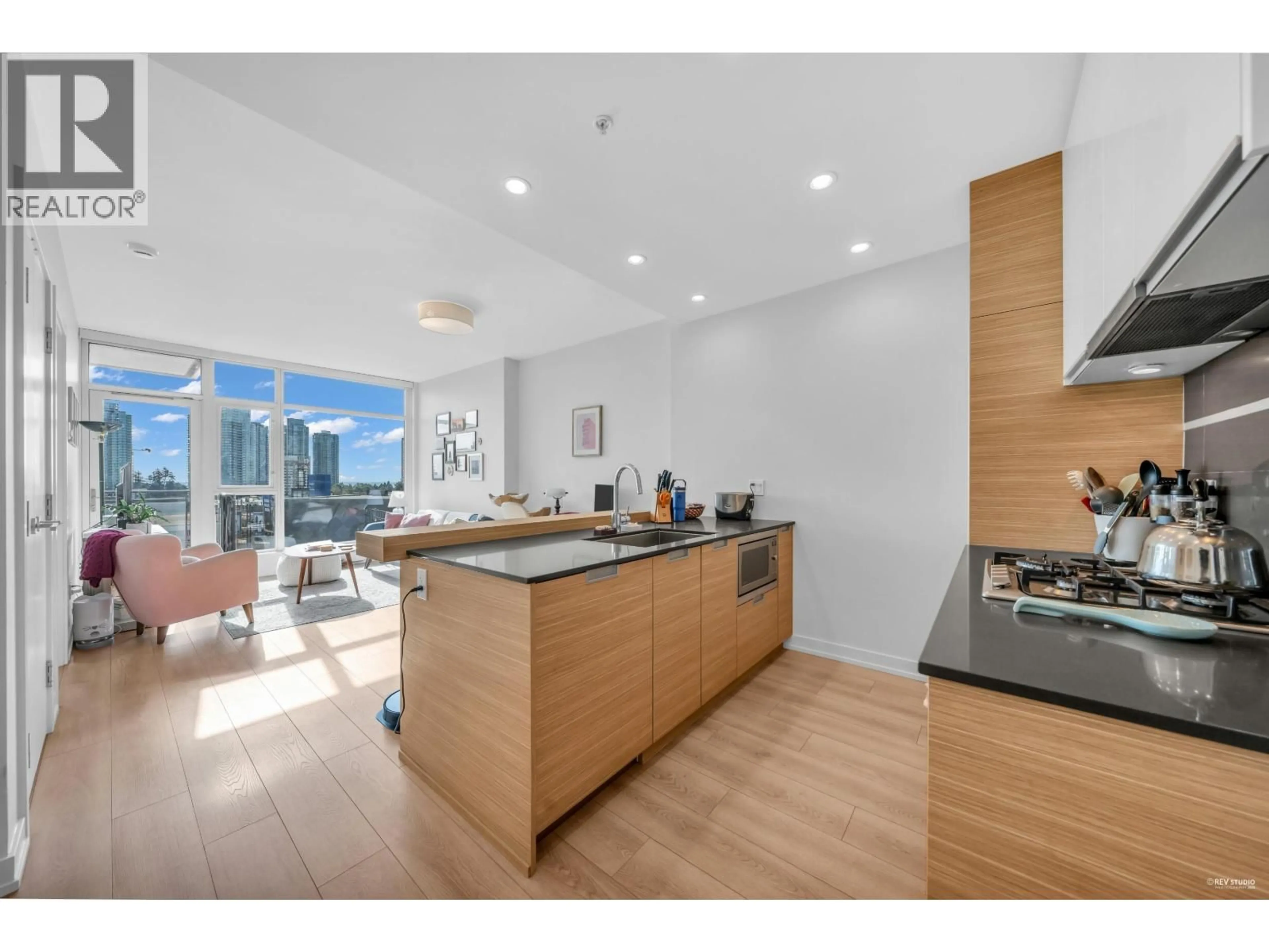 Open concept kitchen, unknown for 1108 - 4688 KINGSWAY, Burnaby British Columbia V5H0E9