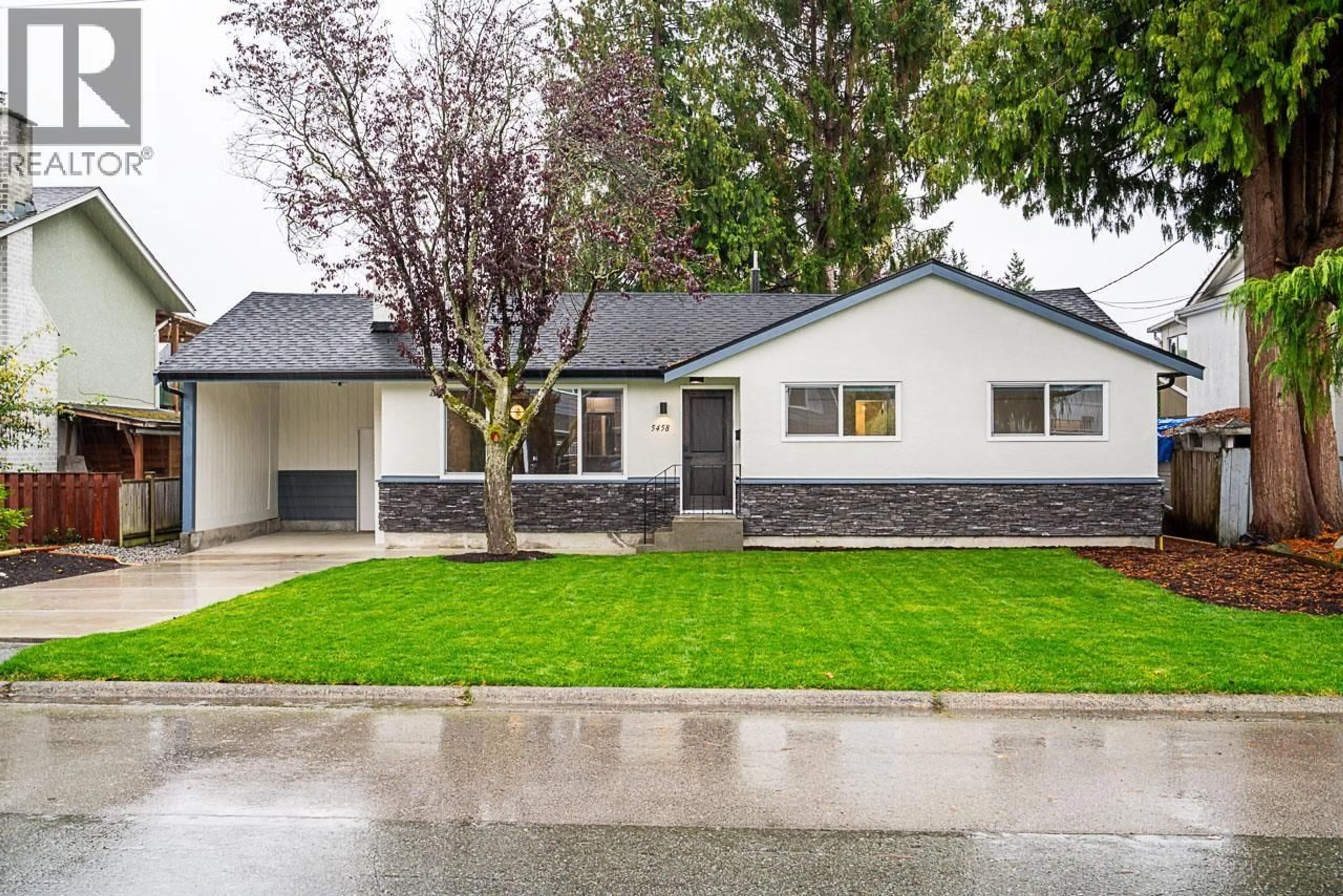 Home with vinyl exterior material, street for 5458 CHESTNUT CRESCENT, Delta British Columbia V4K1J4