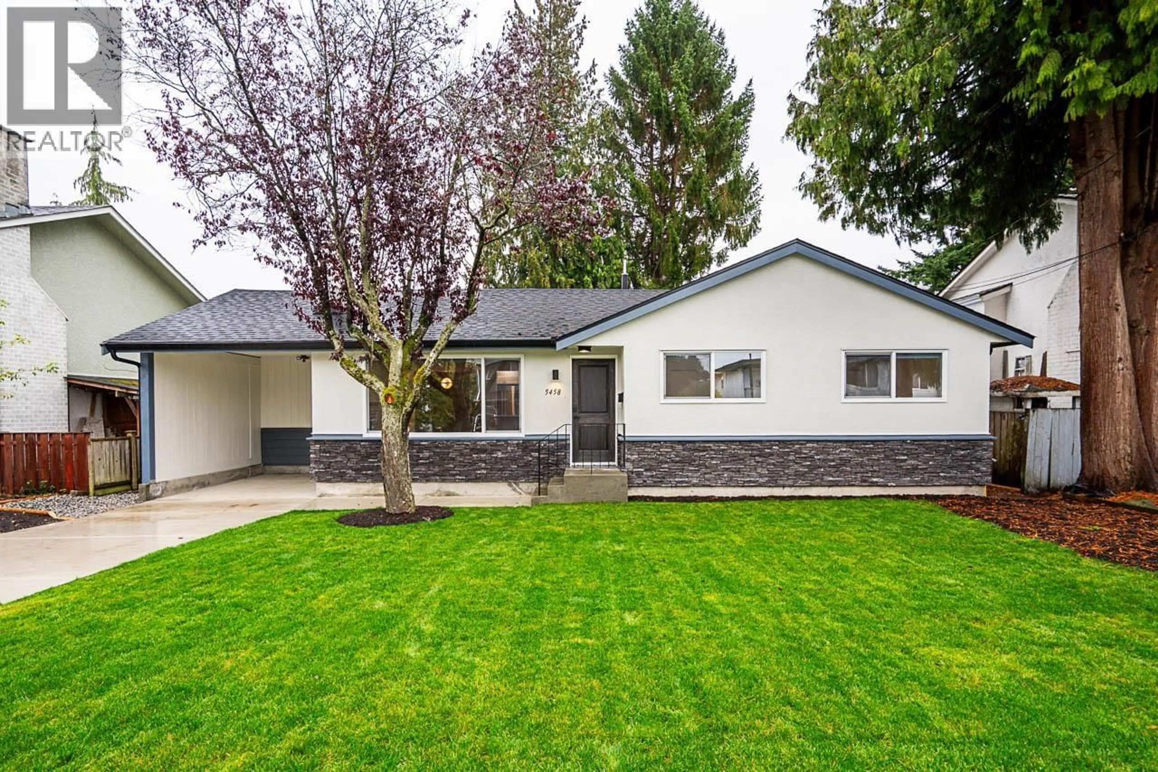 Home with vinyl exterior material, street for 5458 CHESTNUT CRESCENT, Delta British Columbia V4K1J4