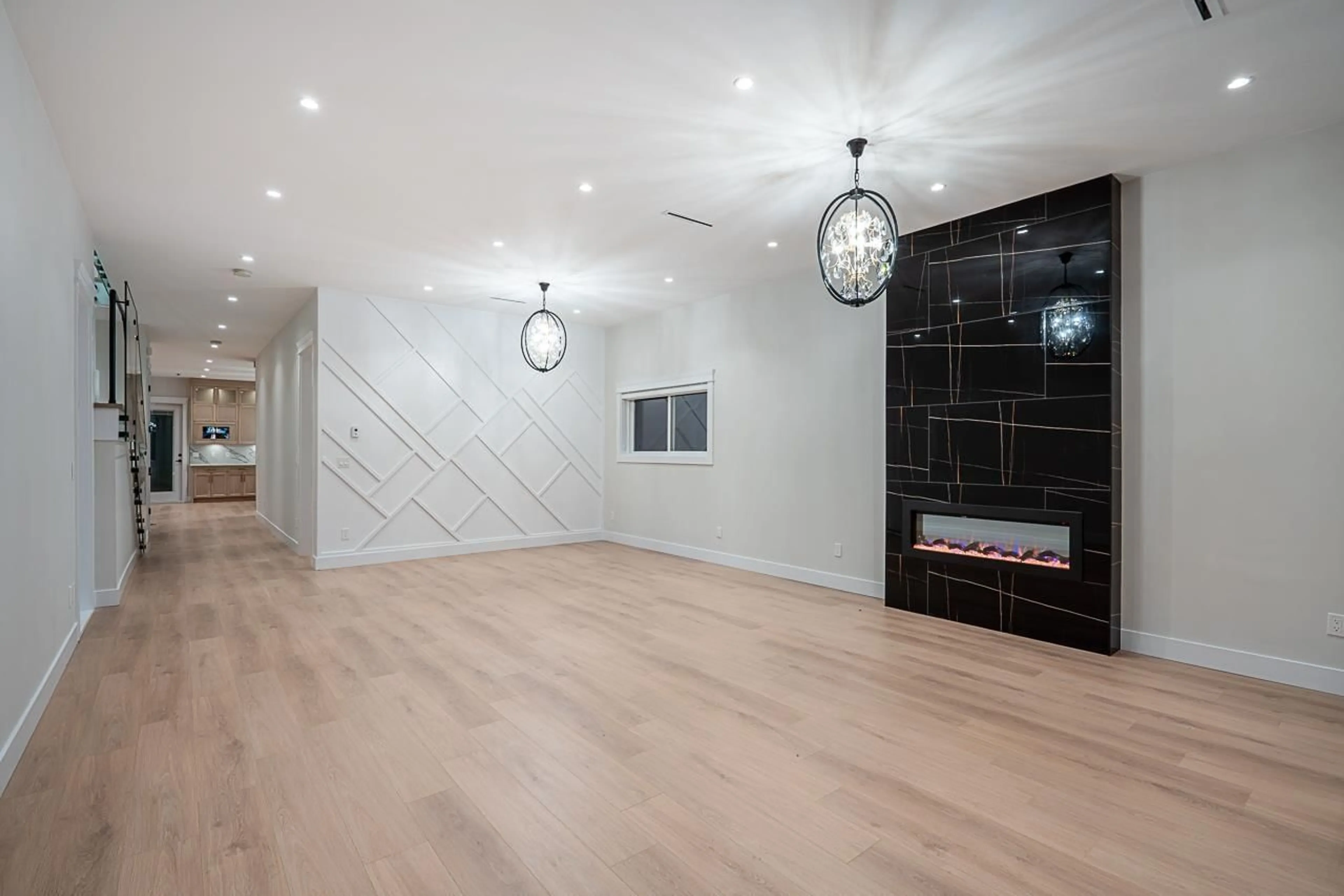 Indoor foyer for 10671 127A, Surrey British Columbia V3V5L7