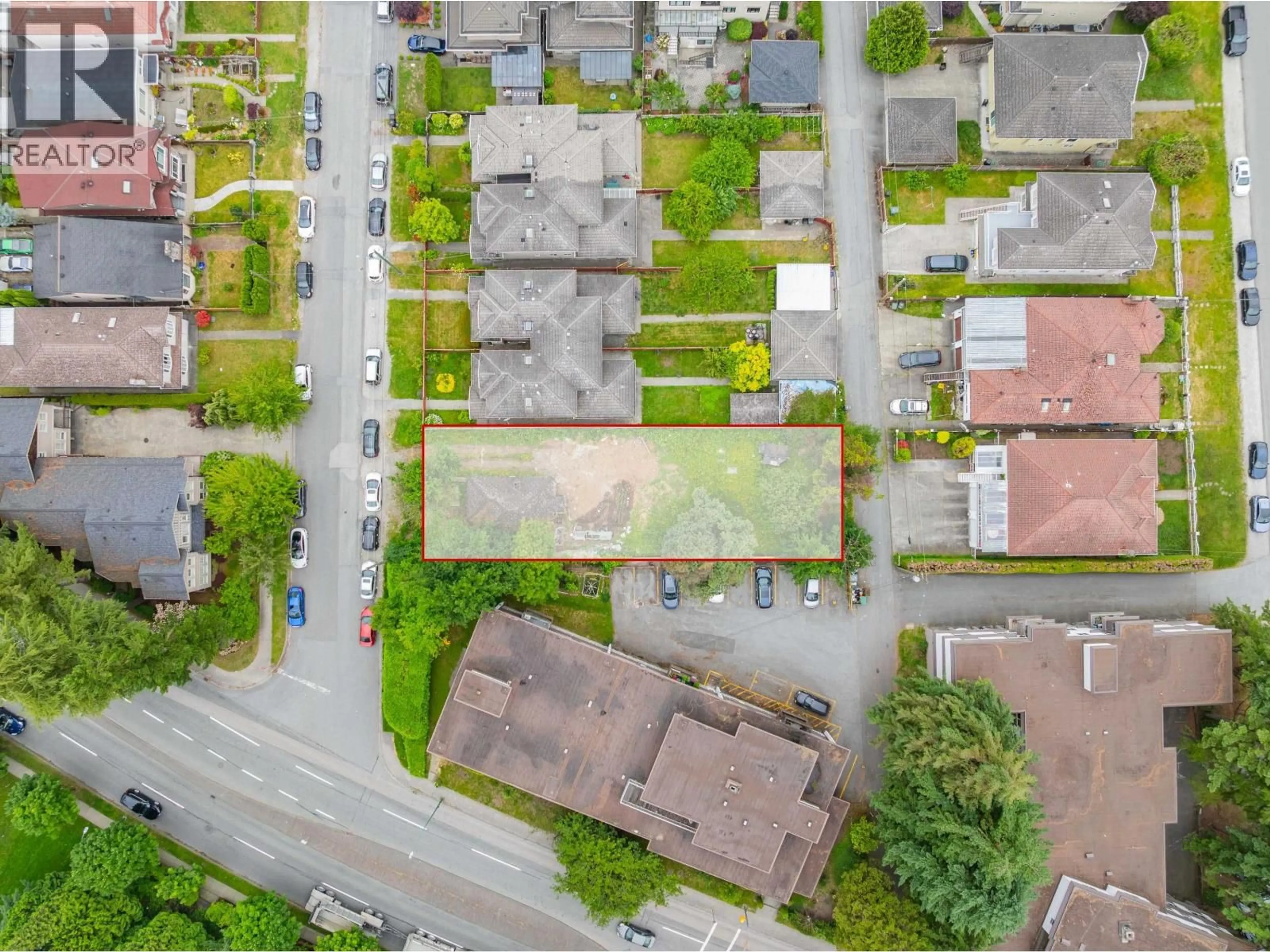 A pic from outside/outdoor area/front of a property/back of a property/a pic from drone, street for 5864 PIONEER AVENUE, Burnaby British Columbia V5H2X7
