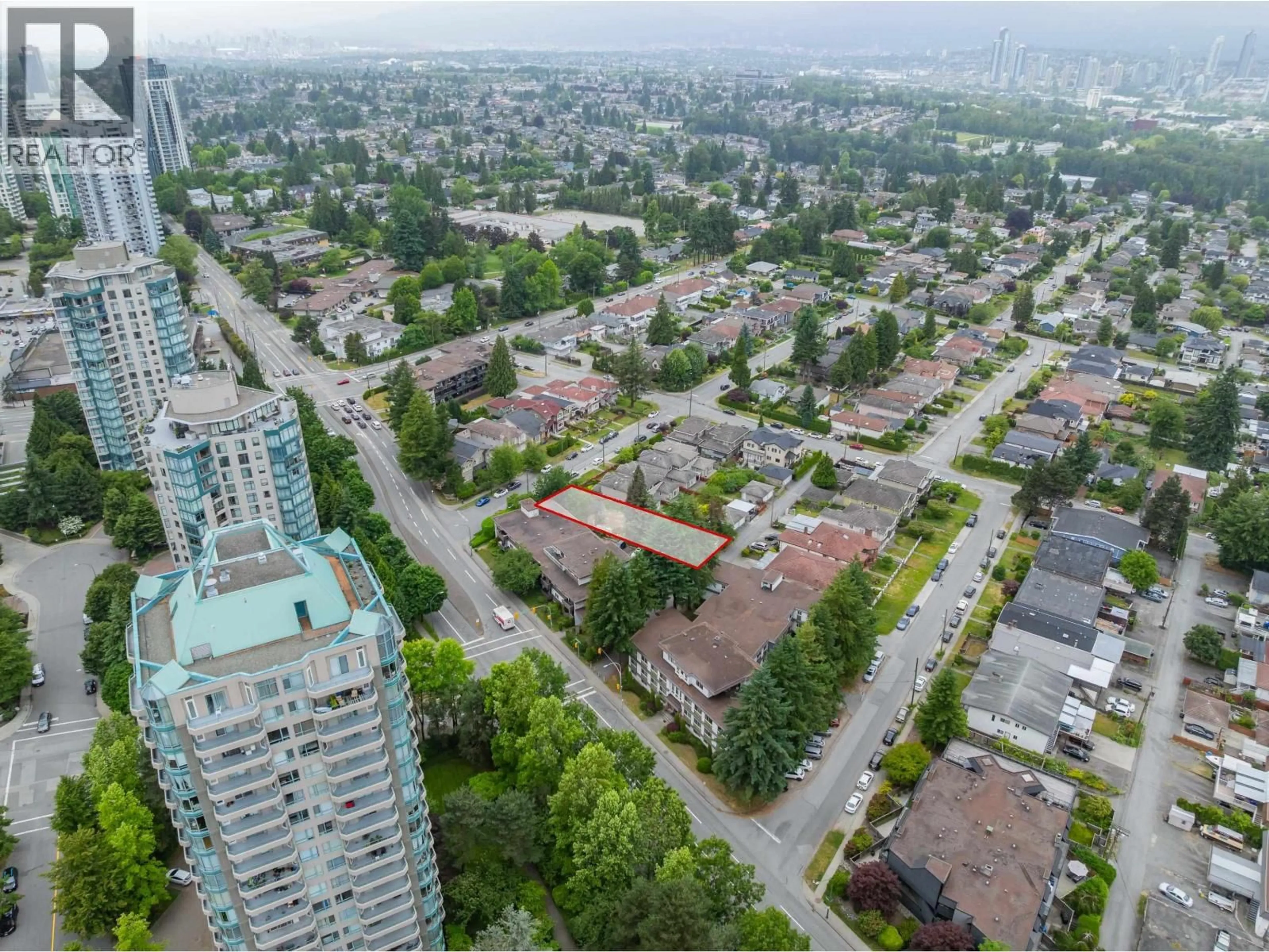 A pic from outside/outdoor area/front of a property/back of a property/a pic from drone, city buildings view from balcony for 5864 PIONEER AVENUE, Burnaby British Columbia V5H2X7