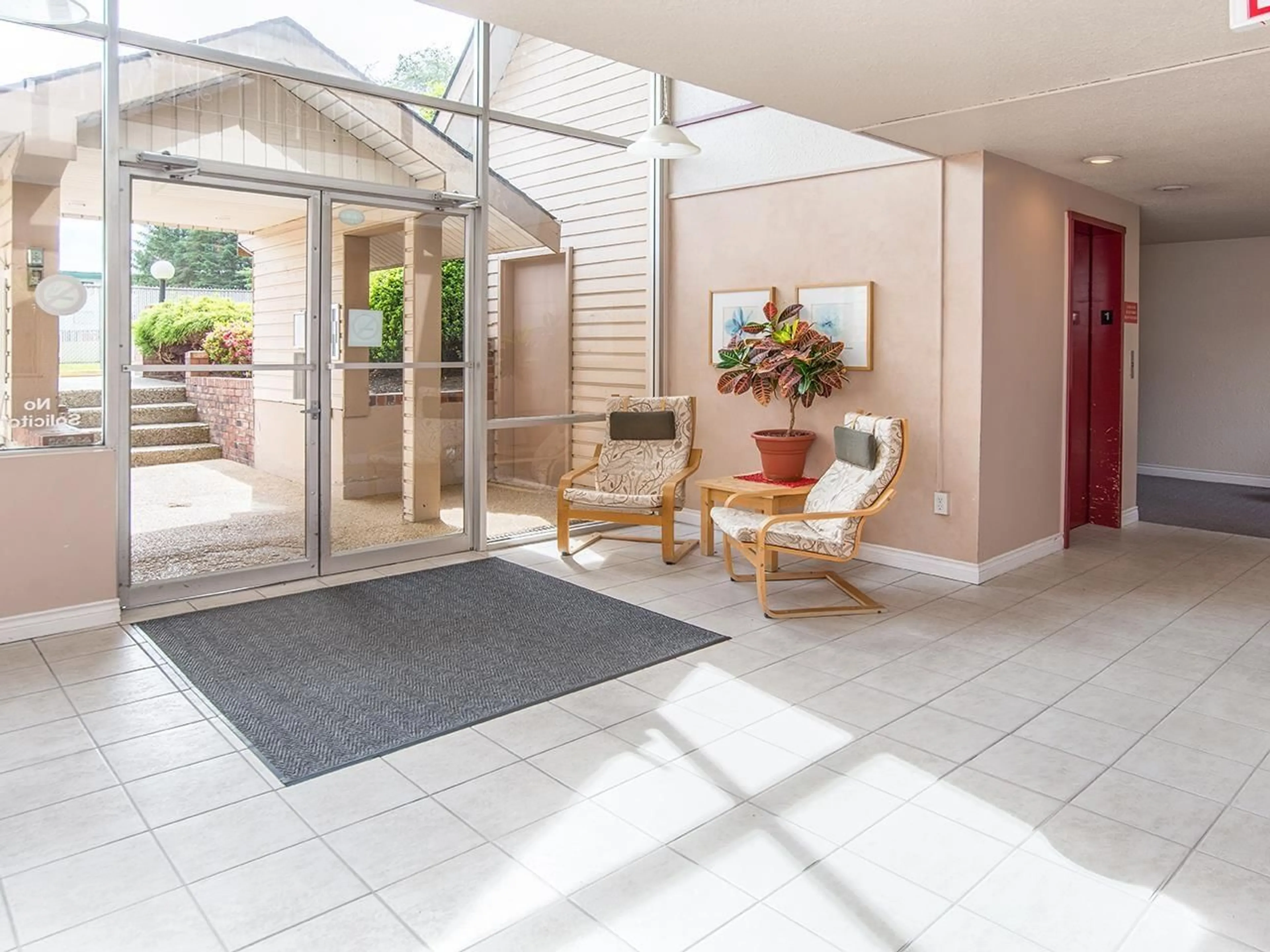 Indoor foyer for 312 - 11816 88, Delta British Columbia V4C3C5