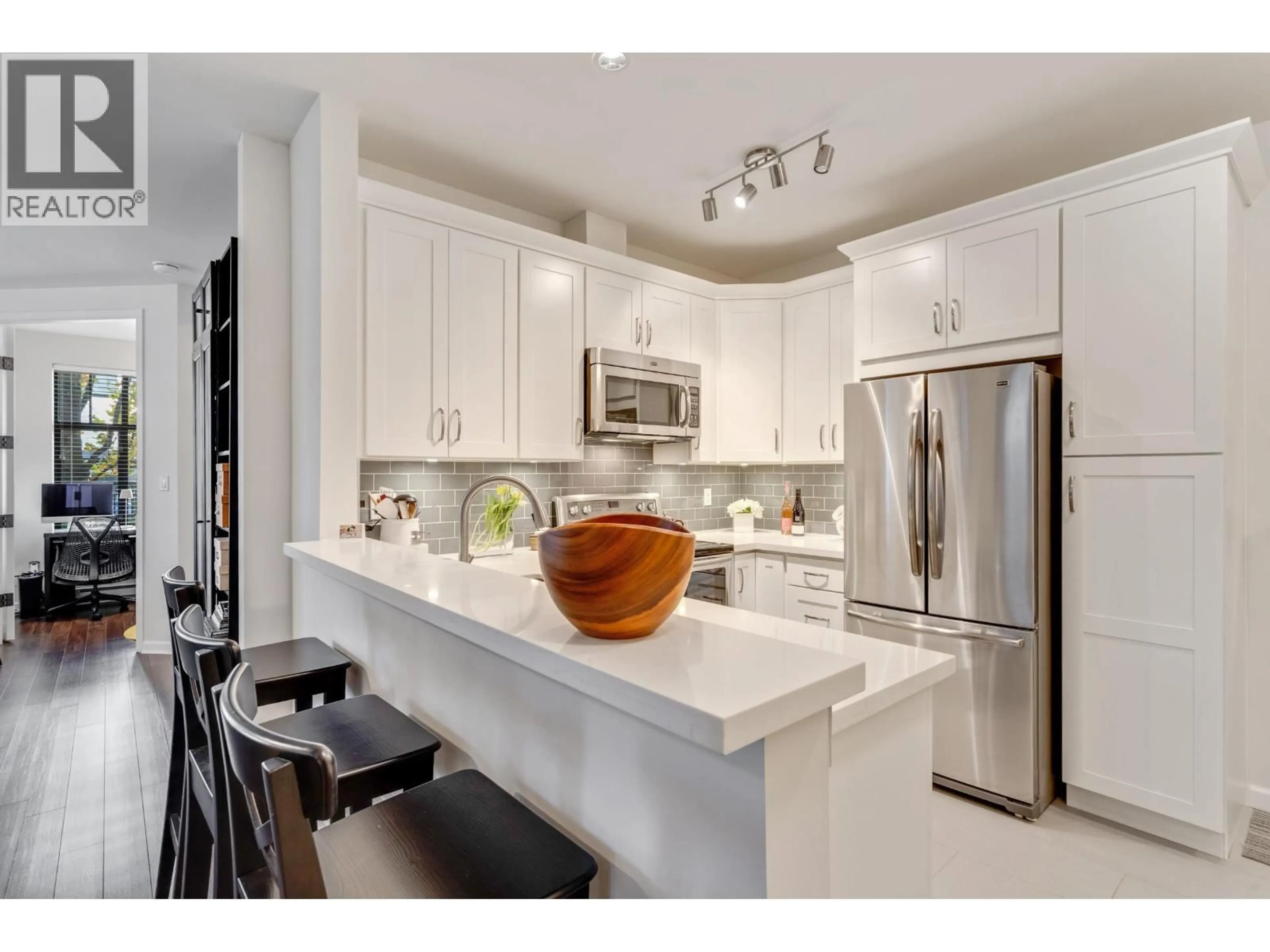 Open concept kitchen, ceramic/tile floor for 104 - 2065 12TH AVENUE, Vancouver British Columbia V6J5L9