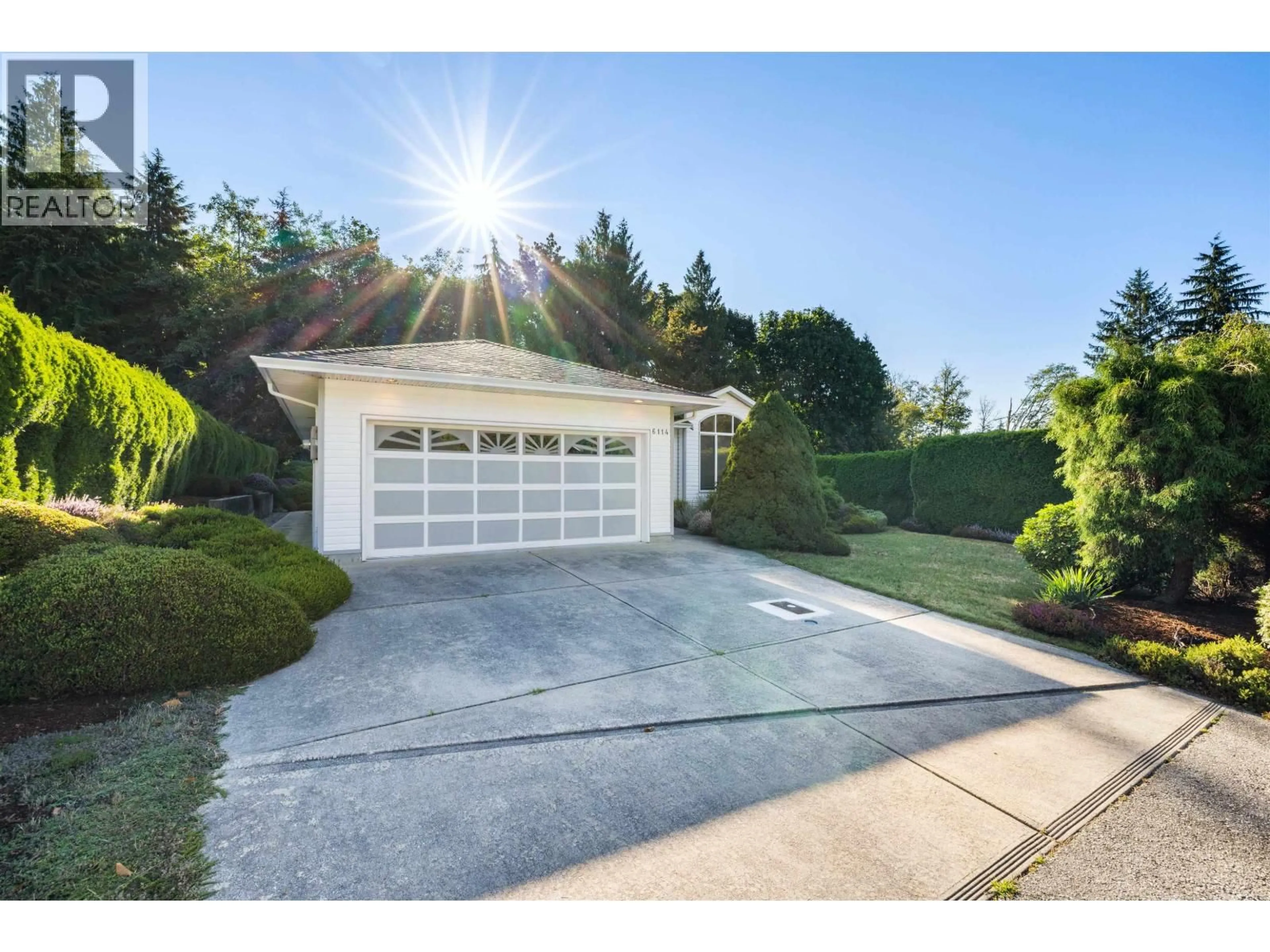 Indoor garage for 6114 GALE AVENUE, Sechelt British Columbia V7Z0P9