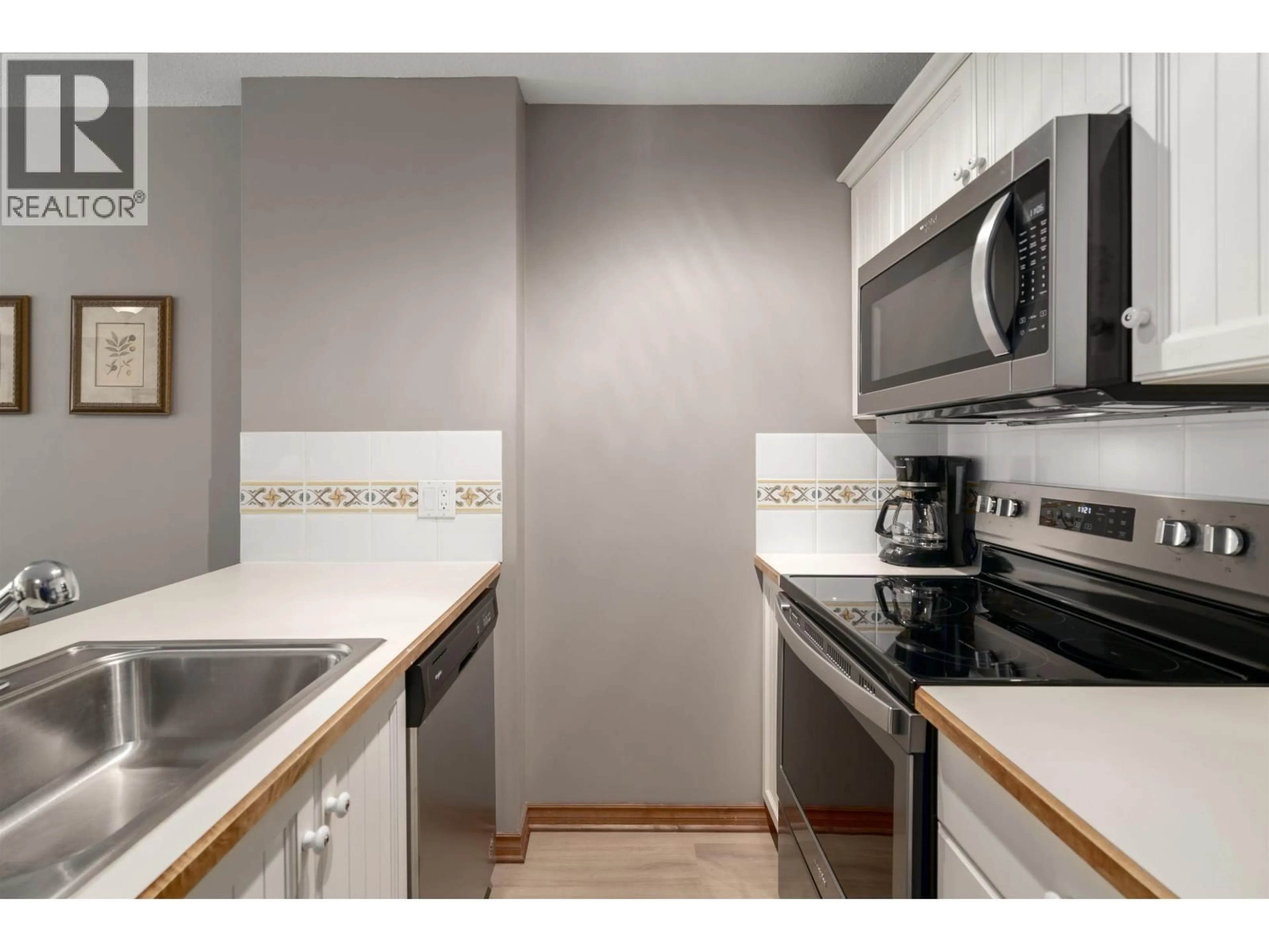 Standard kitchen, unknown for 243 - 4800 SPEARHEAD DRIVE, Whistler British Columbia V0N1B4