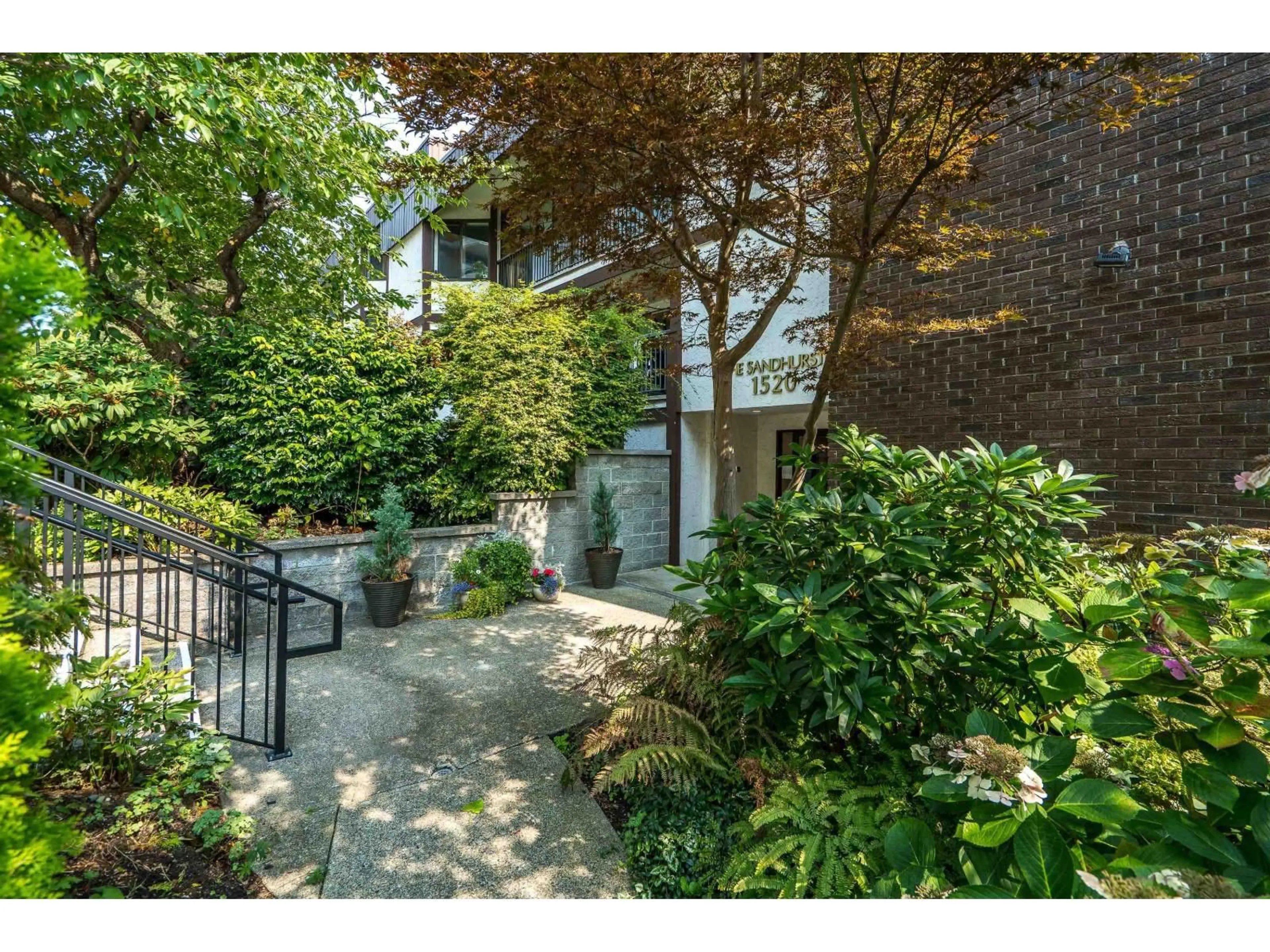 Patio, street for 104 - 1520 VIDAL STREET, Surrey British Columbia V4B3T7