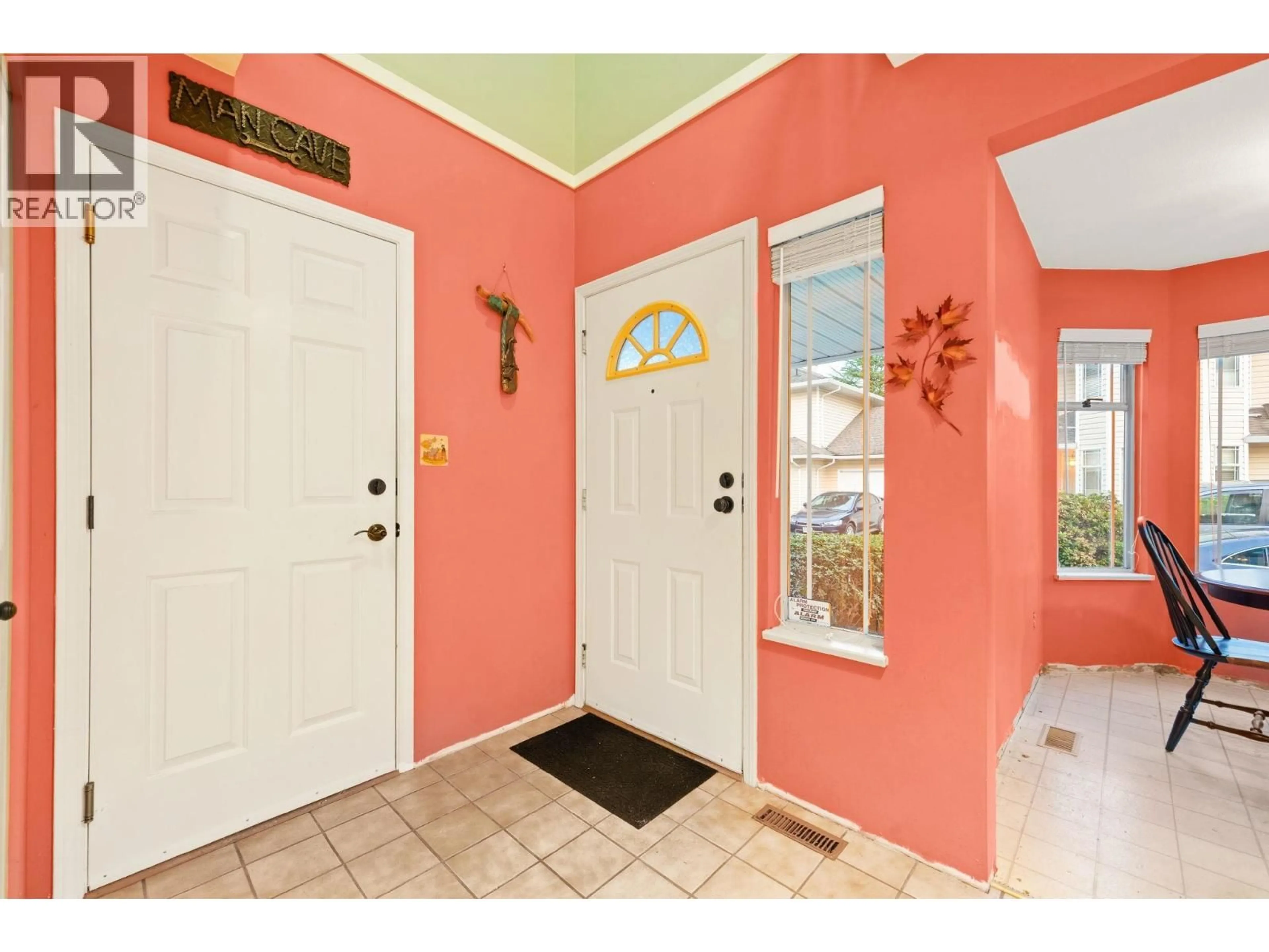 Indoor entryway for 9 - 11848 LAITY STREET, Maple Ridge British Columbia V2X0J4