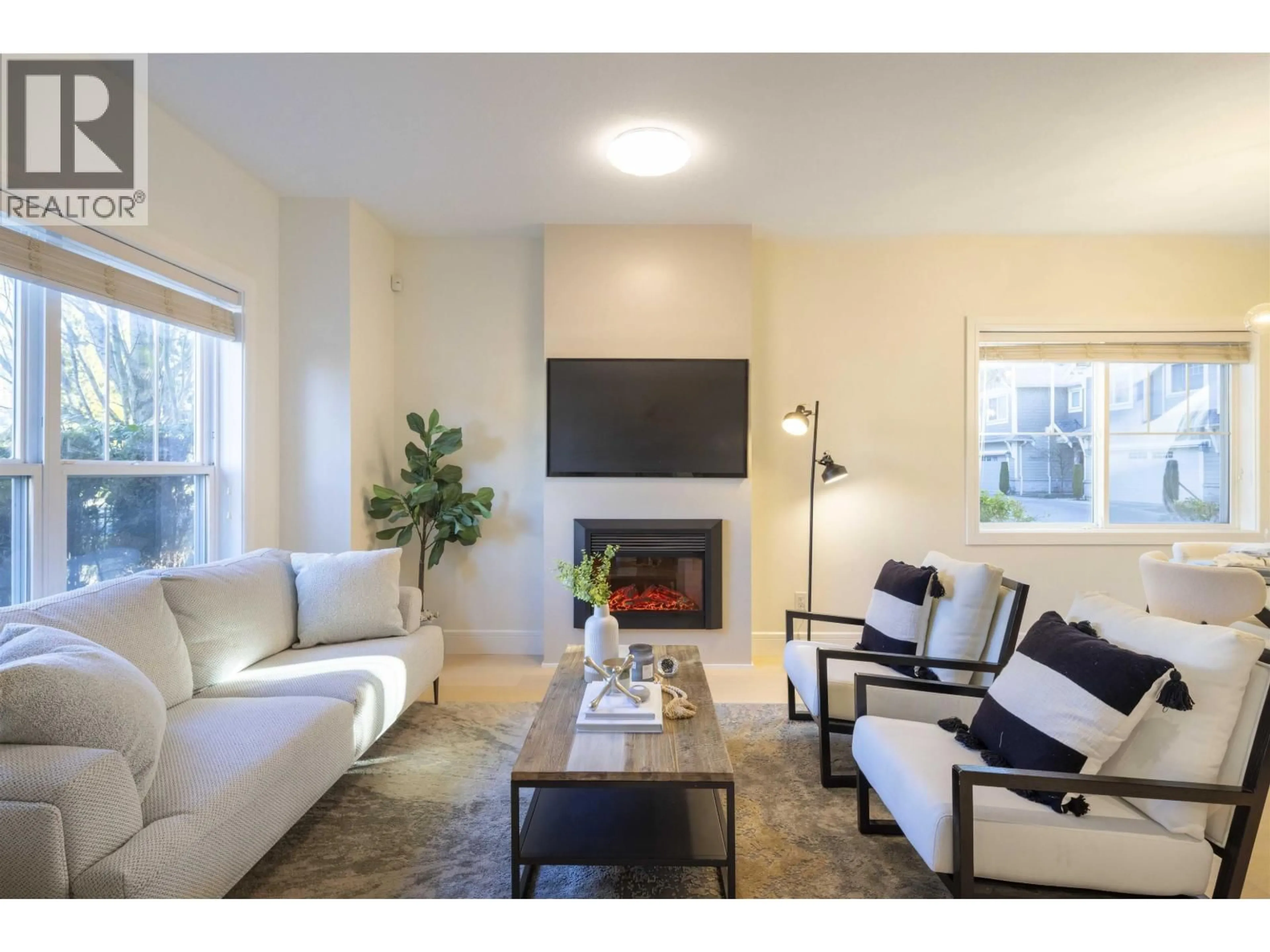 Living room with furniture, unknown for 1 - 7288 BLUNDELL ROAD, Richmond British Columbia V6Y1J4