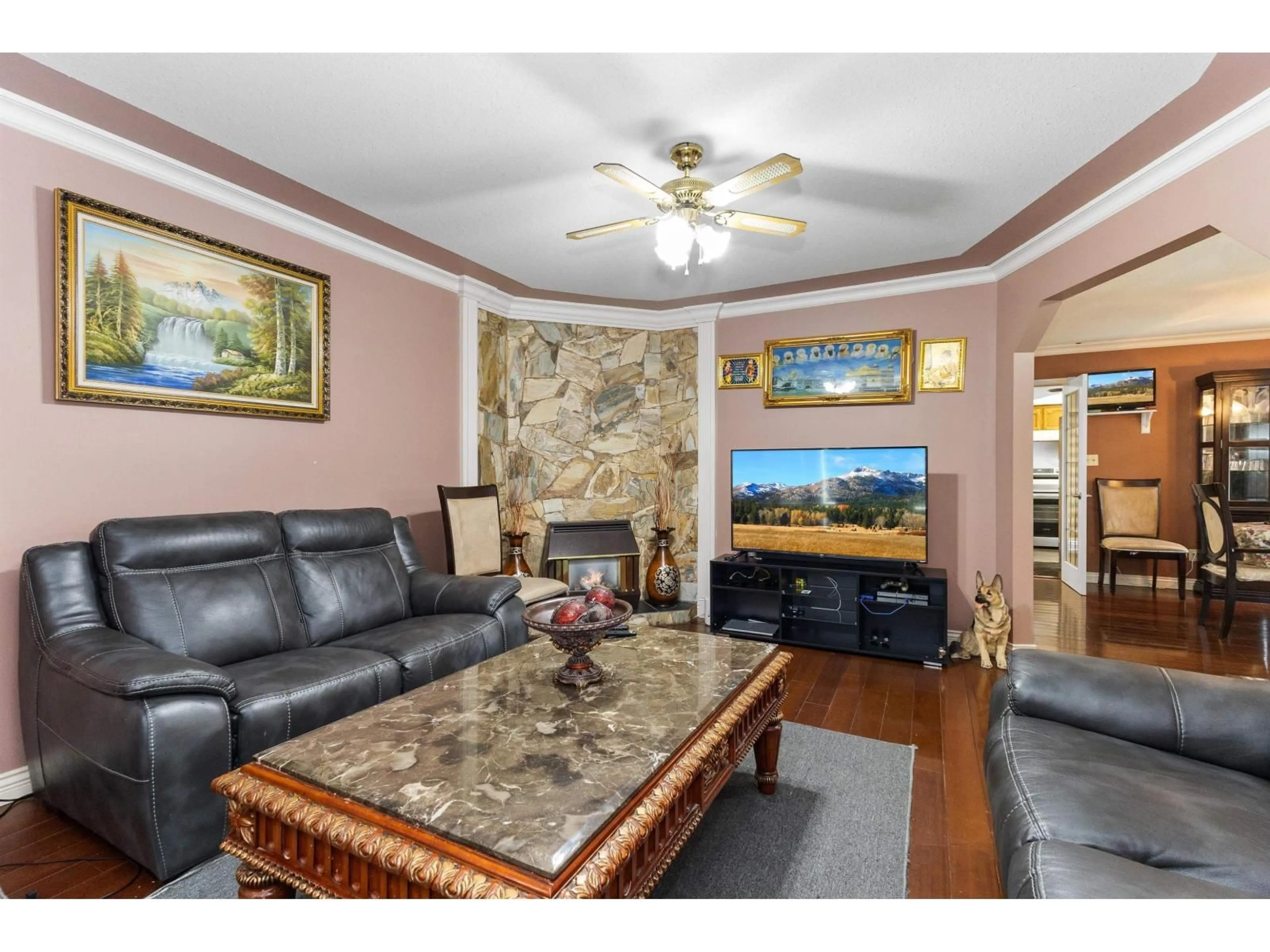 Living room with furniture, unknown for 2930 EDGEHILL, Abbotsford British Columbia V2T5J9