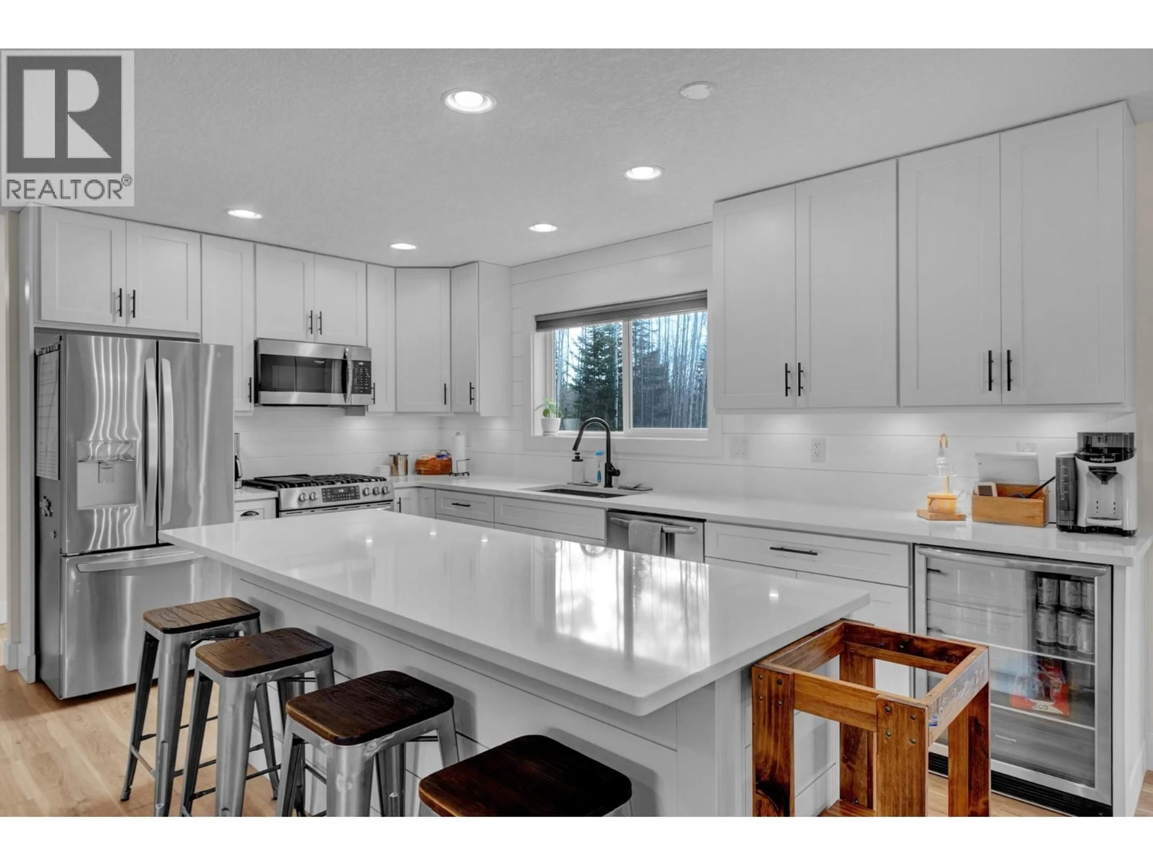 Contemporary kitchen, ceramic/tile floor for 8645 TABOR GLEN DRIVE, Prince George British Columbia V2N6W9