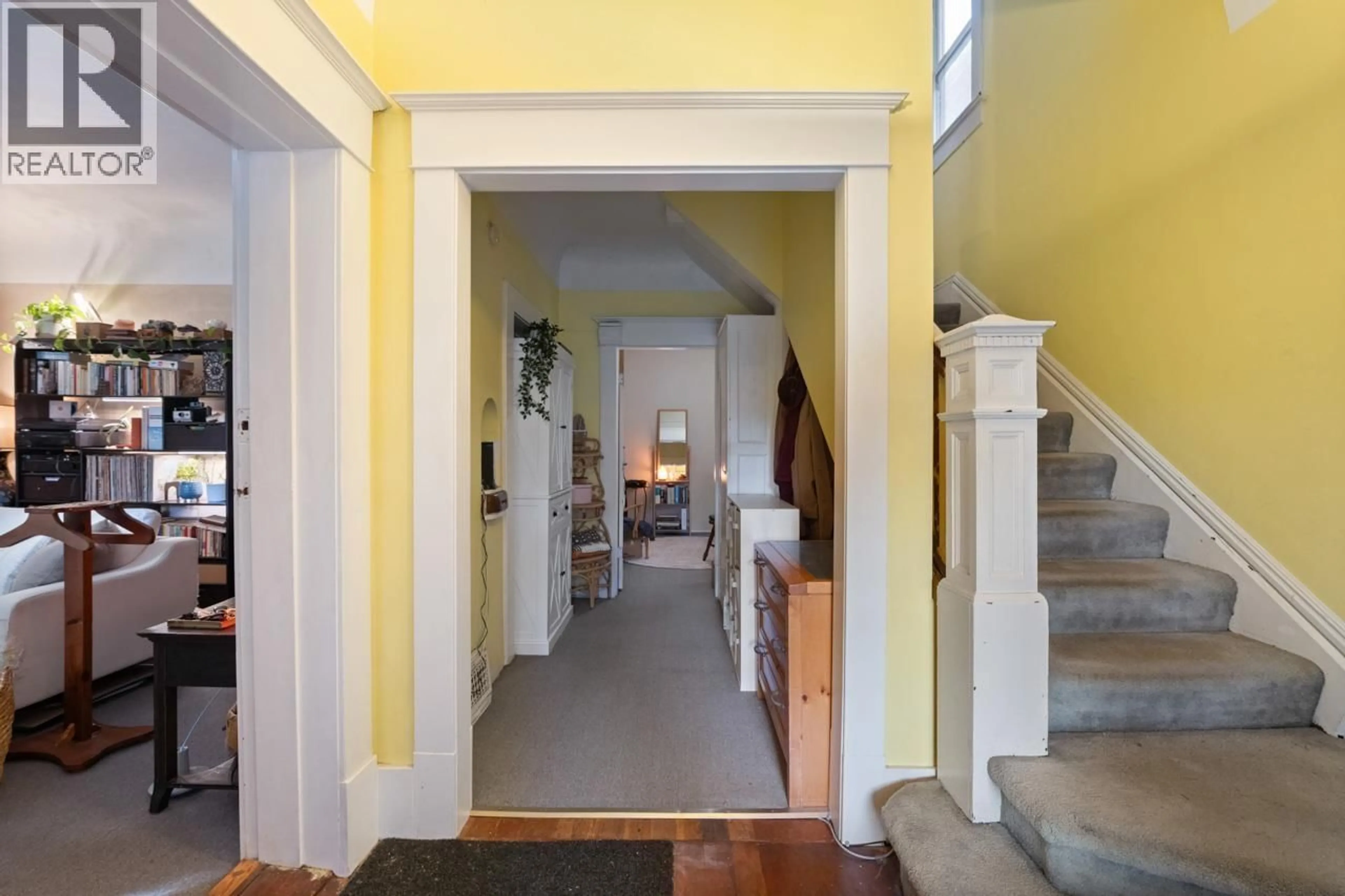 Indoor foyer for 31 11TH AVENUE, Vancouver British Columbia V5Y1S6