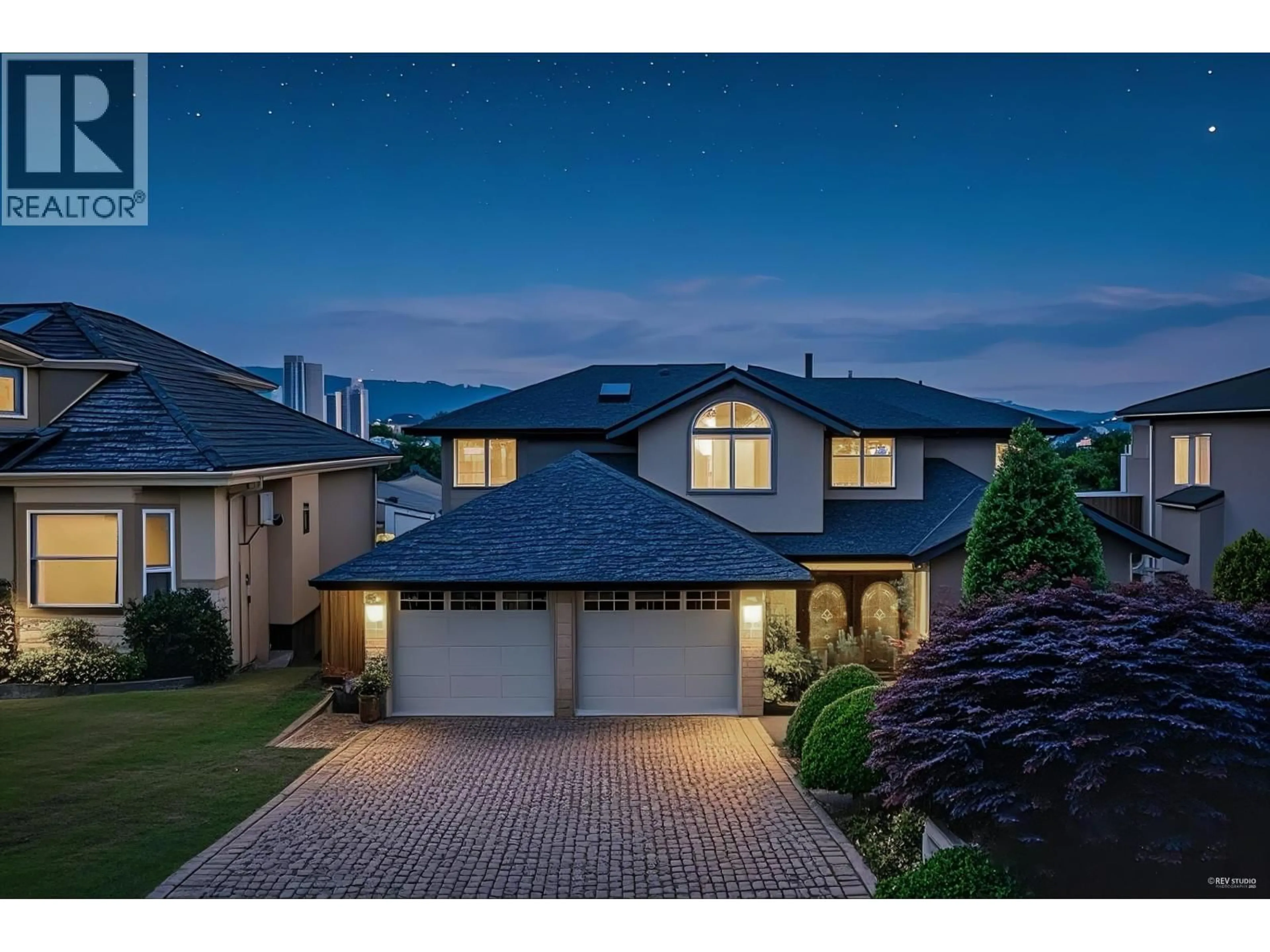 A pic from outside/outdoor area/front of a property/back of a property/a pic from drone, street for 7548 SEQUOIA ROAD, Burnaby British Columbia V3N4W9