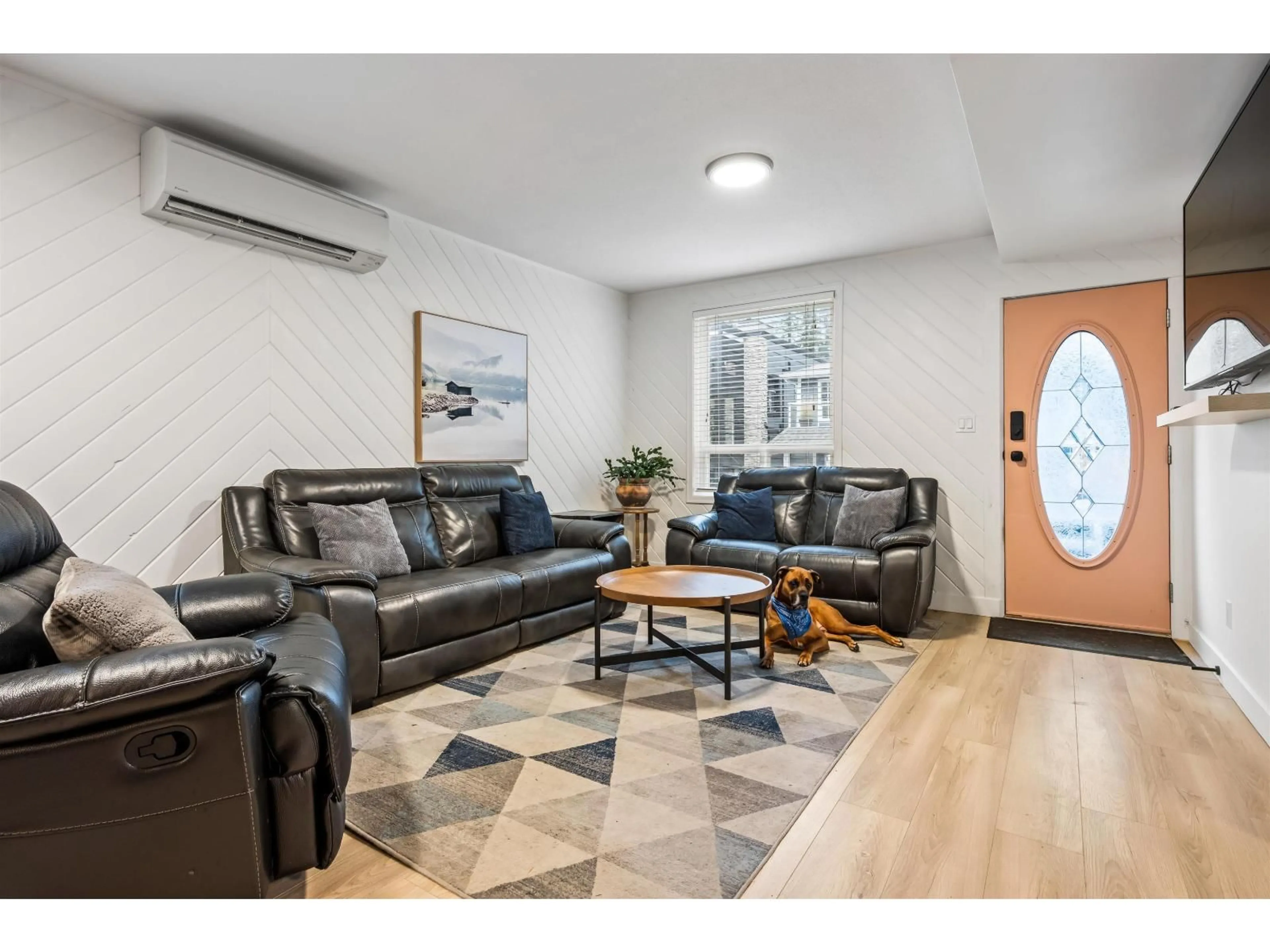 Living room with furniture, unknown for 275 FIR STREET, Cultus Lake British Columbia V2R4Y5