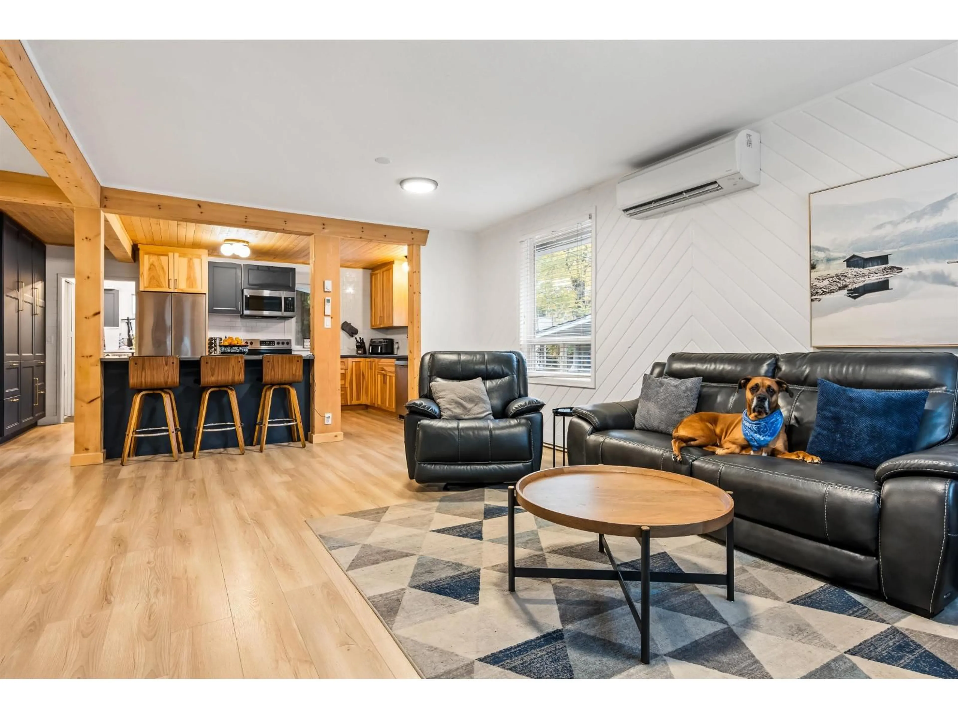 Living room with furniture, wood/laminate floor for 275 FIR STREET, Cultus Lake British Columbia V2R4Y5