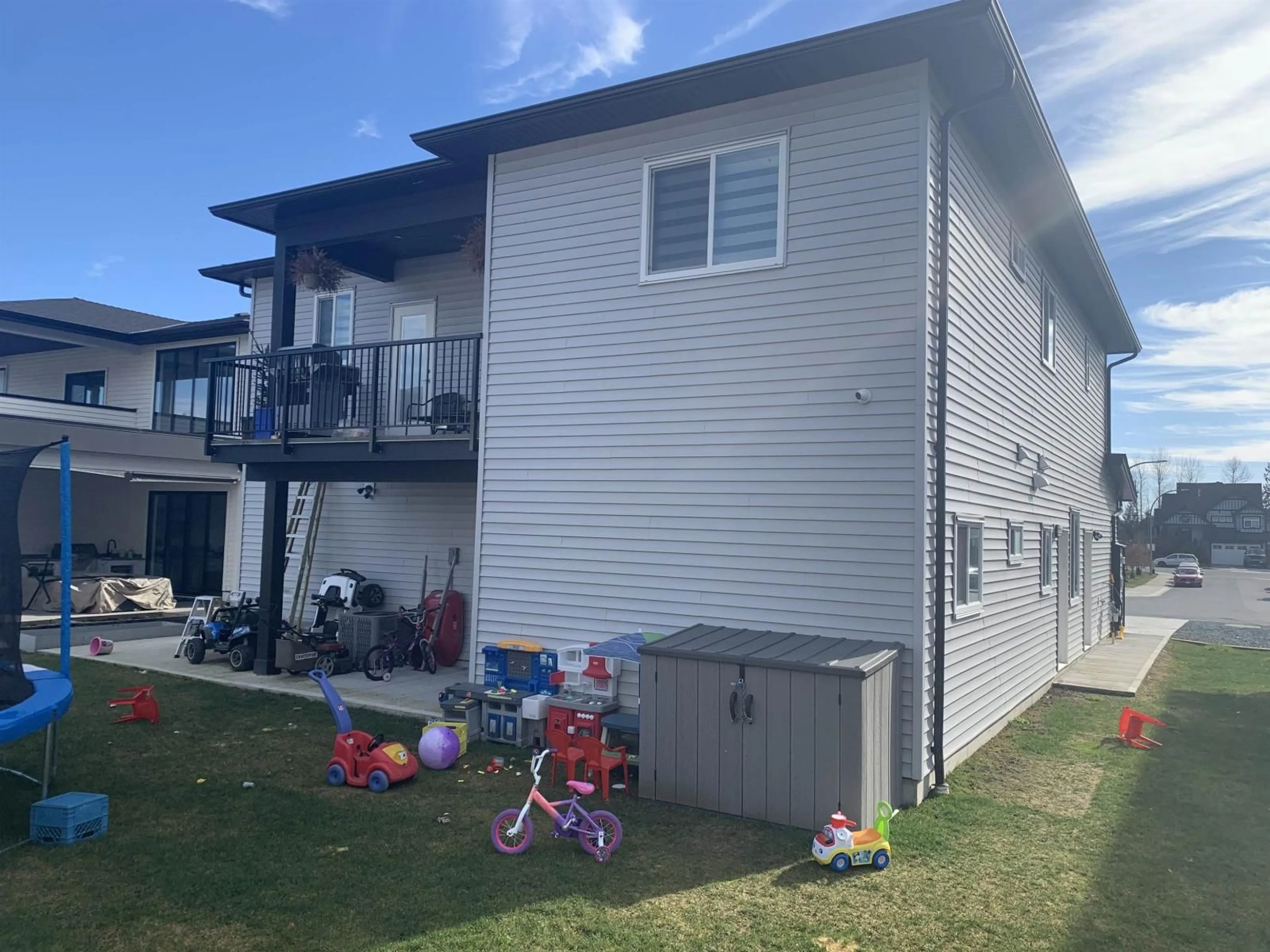 A pic from outside/outdoor area/front of a property/back of a property/a pic from drone, building for 8850 ADACHI TERRACE, Mission British Columbia V4S1A4