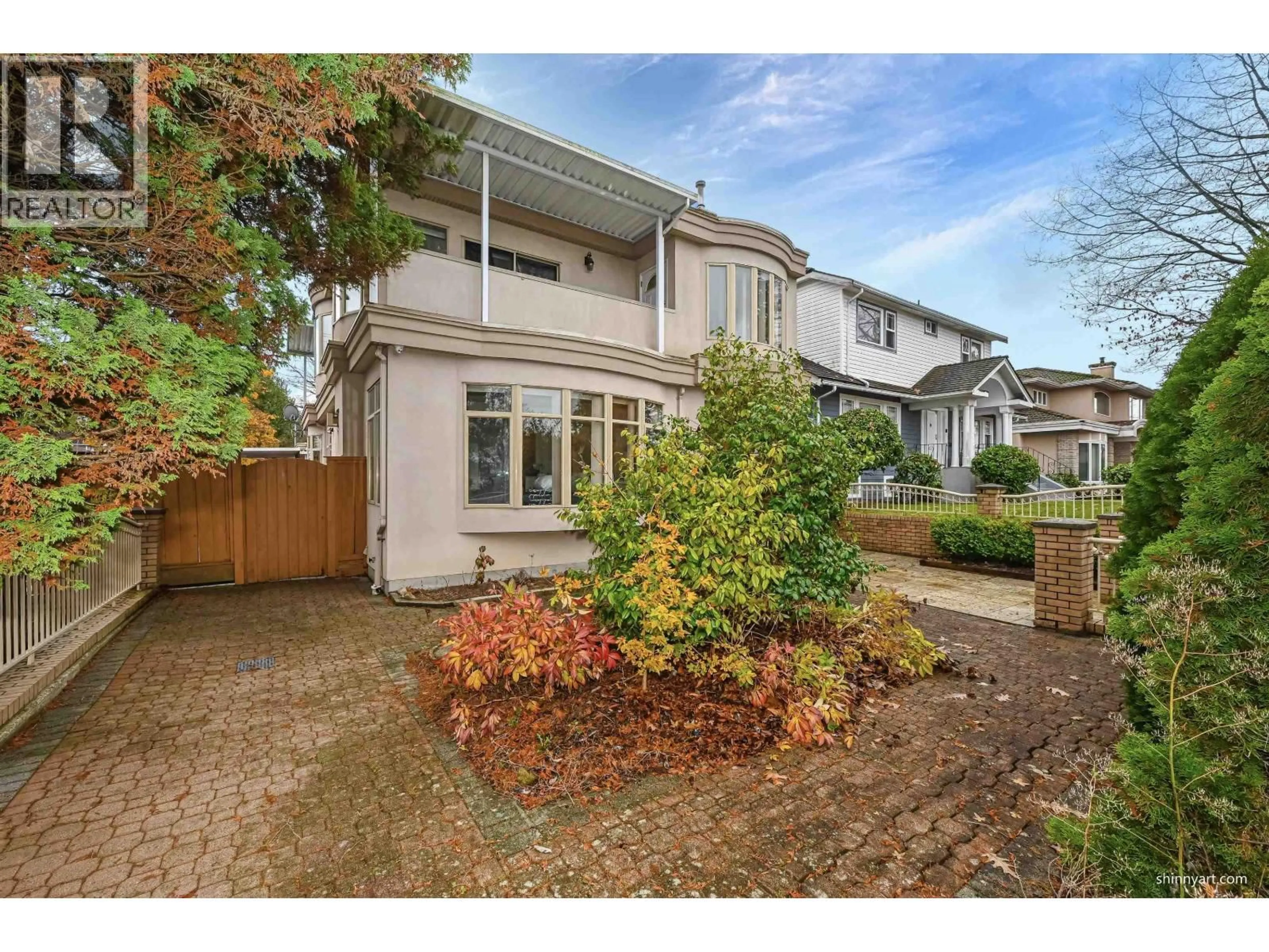 A pic from outside/outdoor area/front of a property/back of a property/a pic from drone, street for 2908 30TH AVENUE, Vancouver British Columbia V6L1Z4