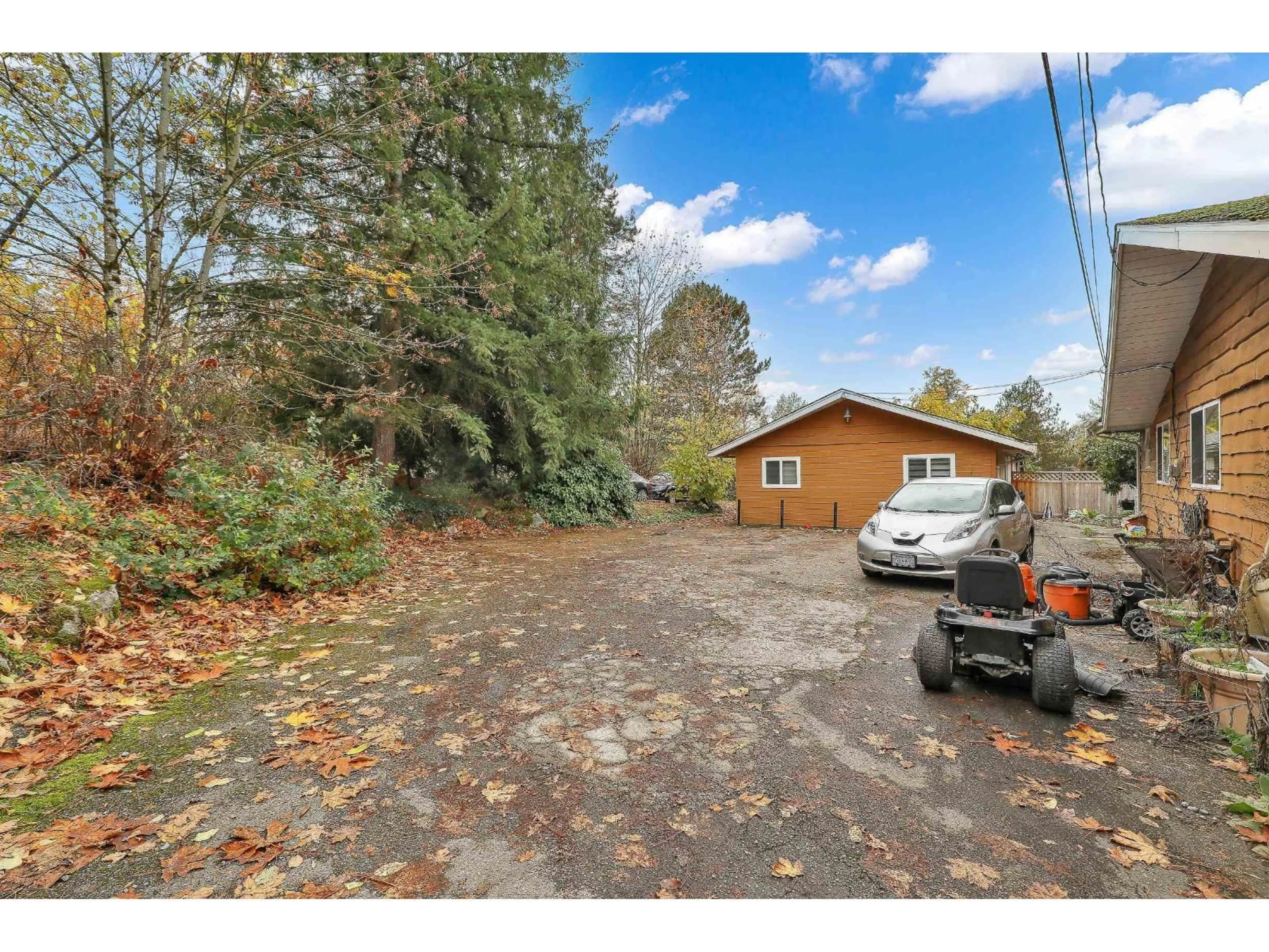 A pic from outside/outdoor area/front of a property/back of a property/a pic from drone, street for 7913 192 STREET, Surrey British Columbia V4N5S9