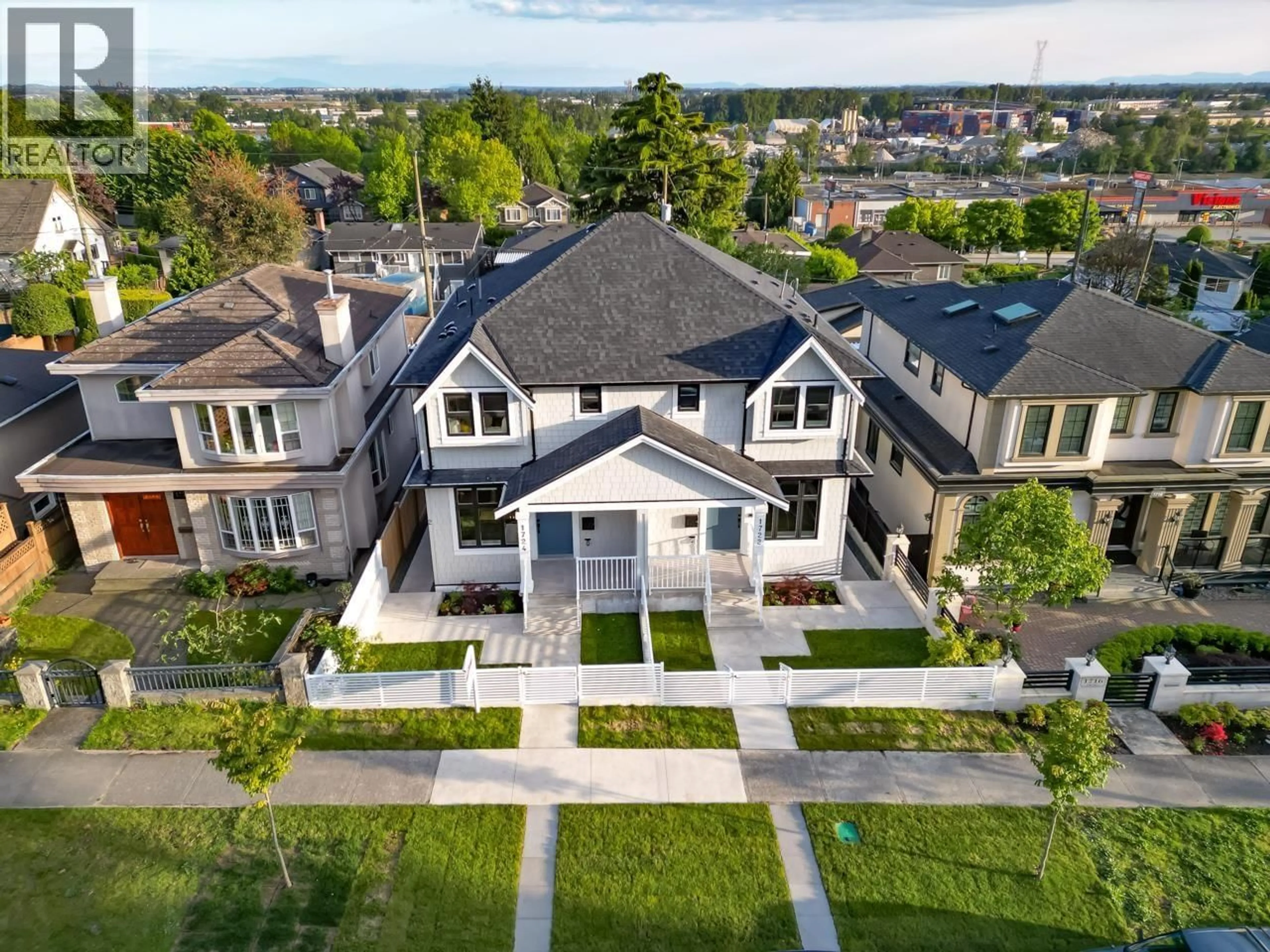 A pic from outside/outdoor area/front of a property/back of a property/a pic from drone, unknown for 1722 64TH AVENUE, Vancouver British Columbia V5P2M7