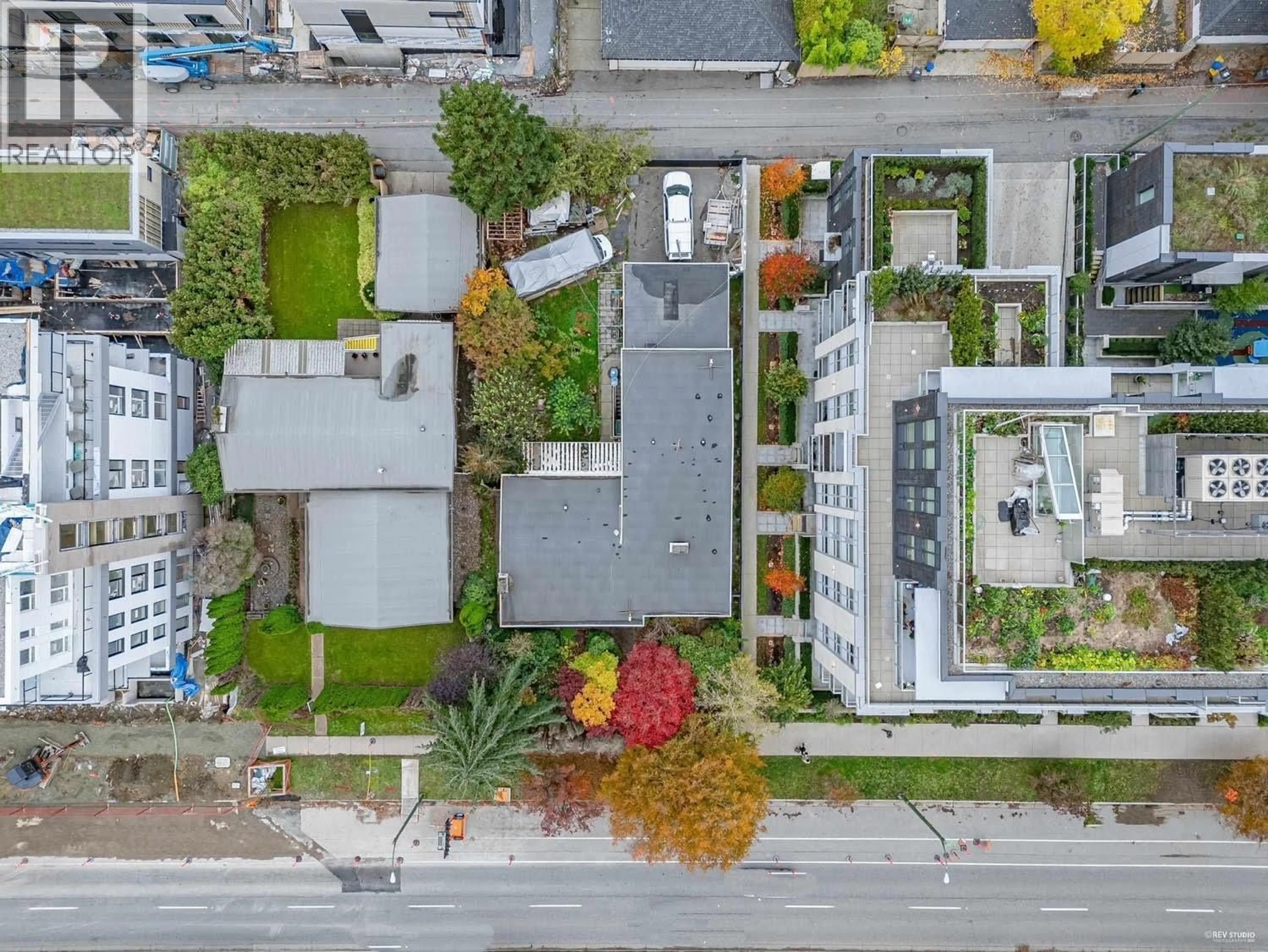 A pic from outside/outdoor area/front of a property/back of a property/a pic from drone, street for 6789 CAMBIE STREET, Vancouver British Columbia V6P3H1