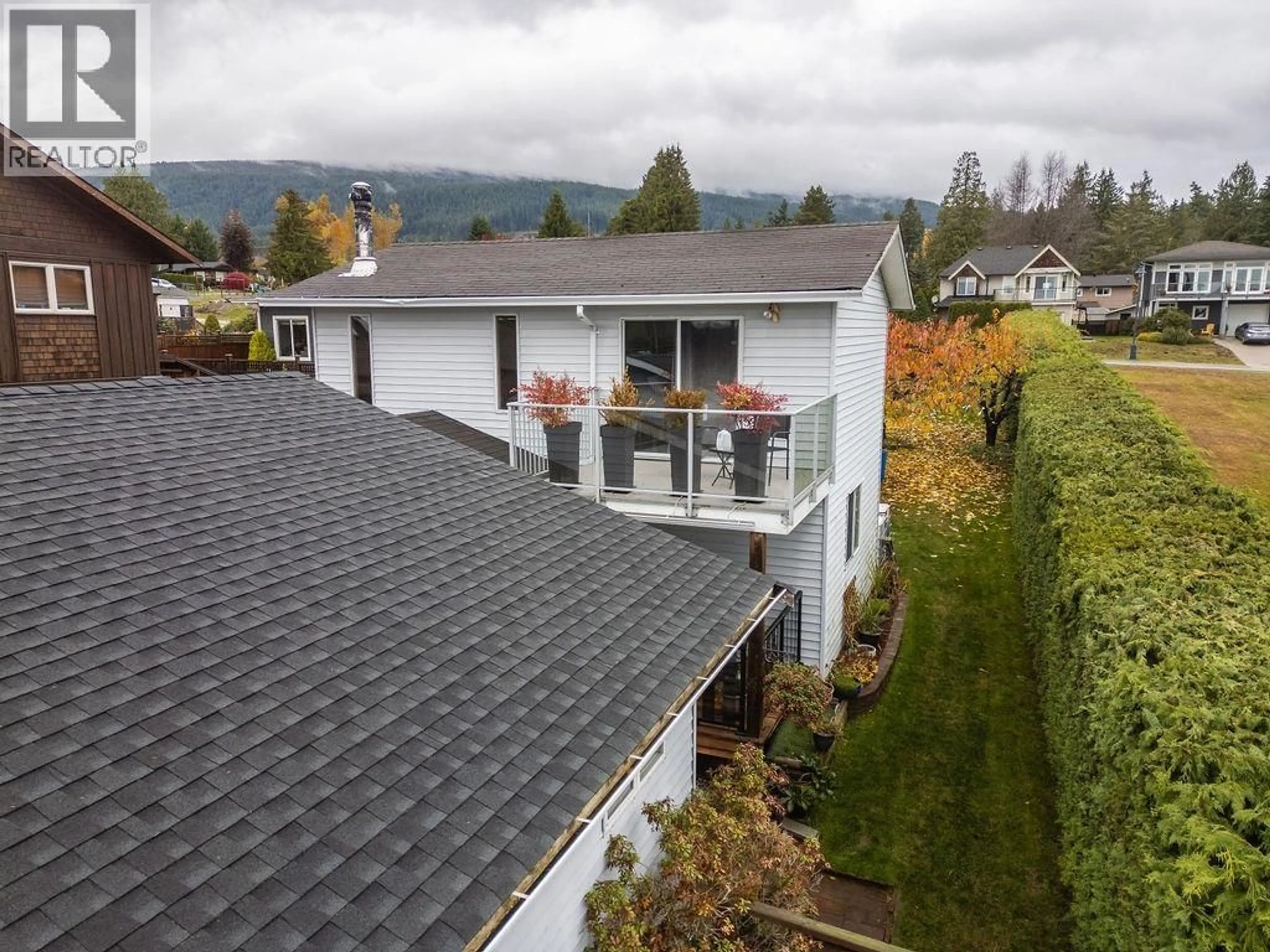 A pic from outside/outdoor area/front of a property/back of a property/a pic from drone, mountain view for 740 HILLCREST ROAD, Gibsons British Columbia V0N1V9