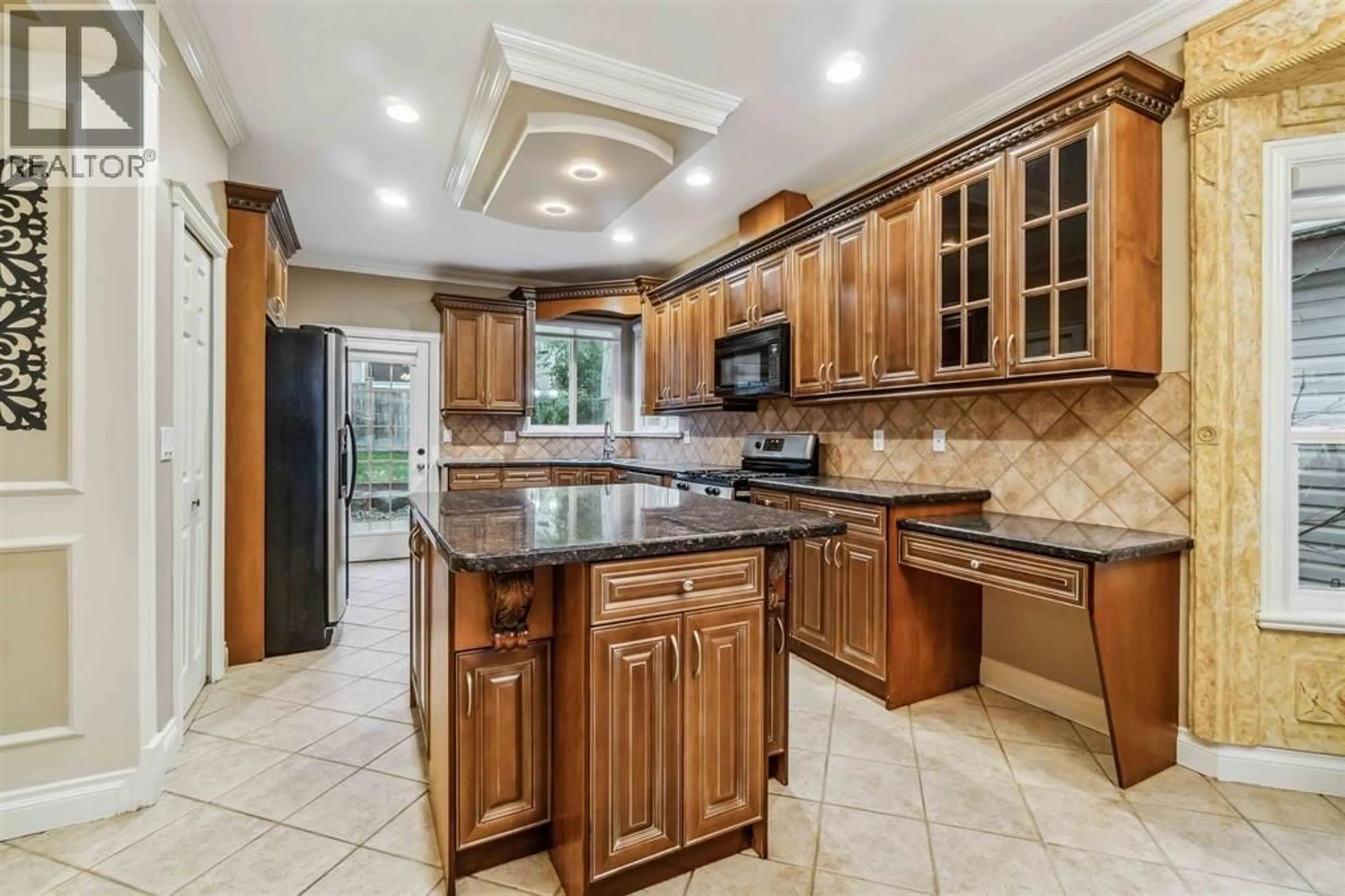 Open concept kitchen, ceramic/tile floor for 2018 TURNBERRY LANE, Coquitlam British Columbia V3E3N5