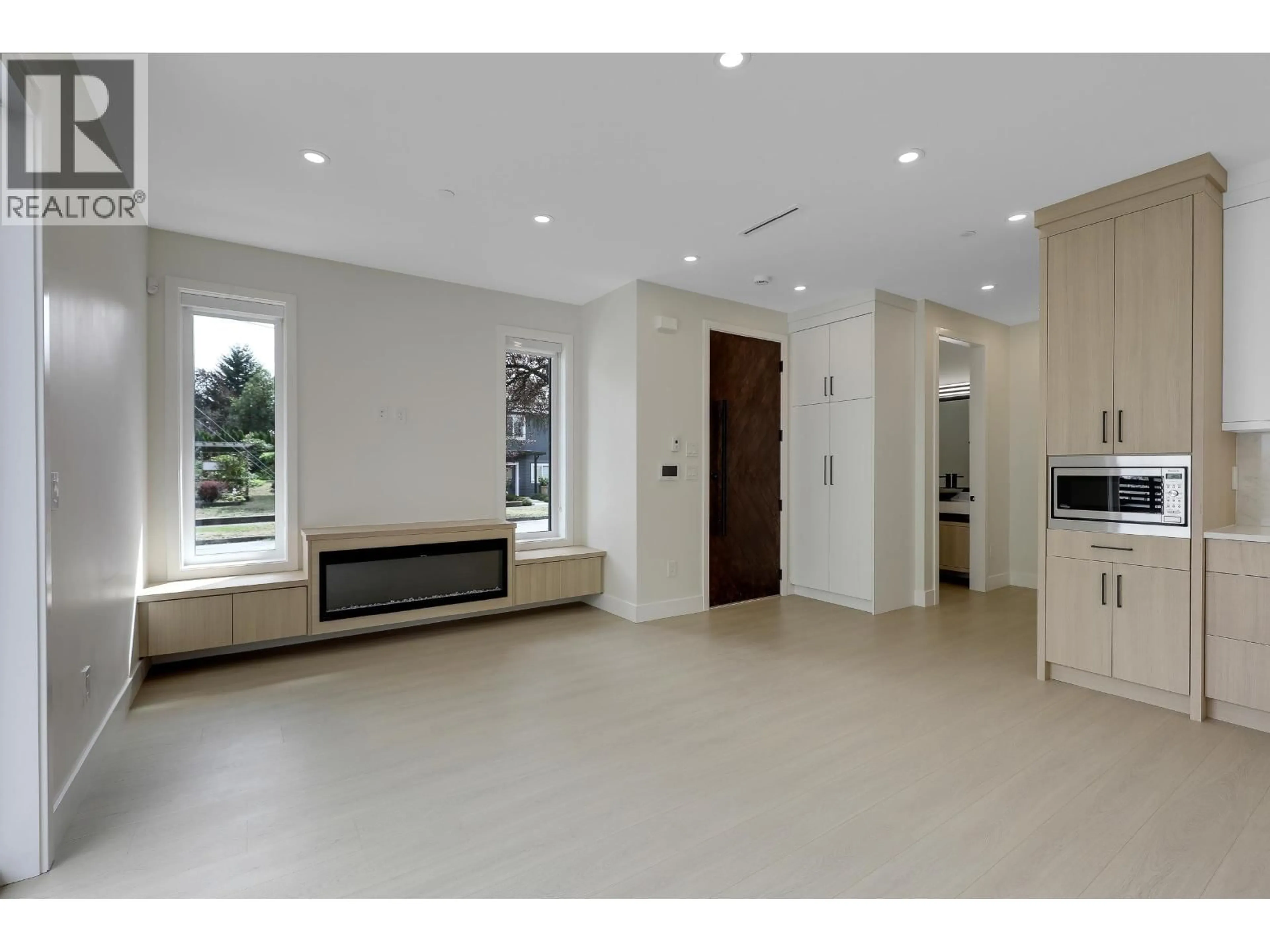 Indoor foyer for 1 - 3695 26 AVENUE, Vancouver British Columbia V5R2M7