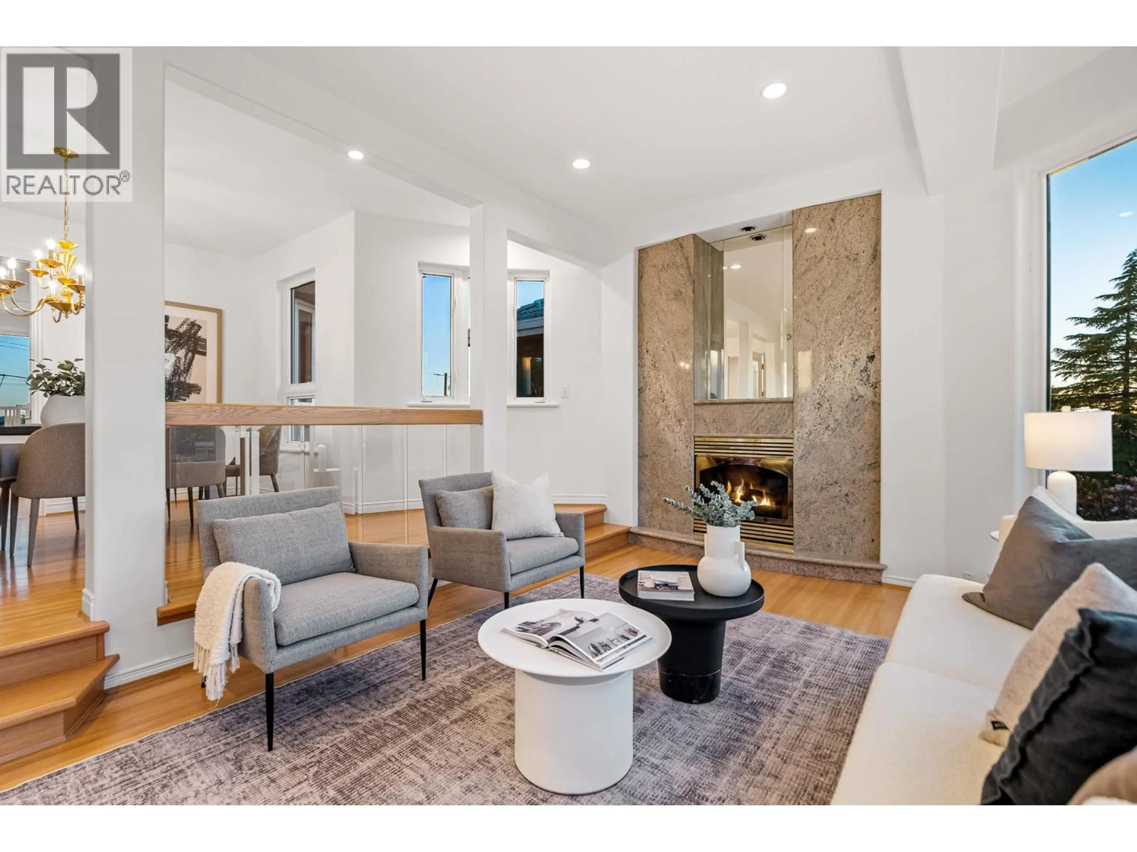 Living room with furniture, unknown for 5770 CHARLES STREET, Burnaby British Columbia V5B2G4