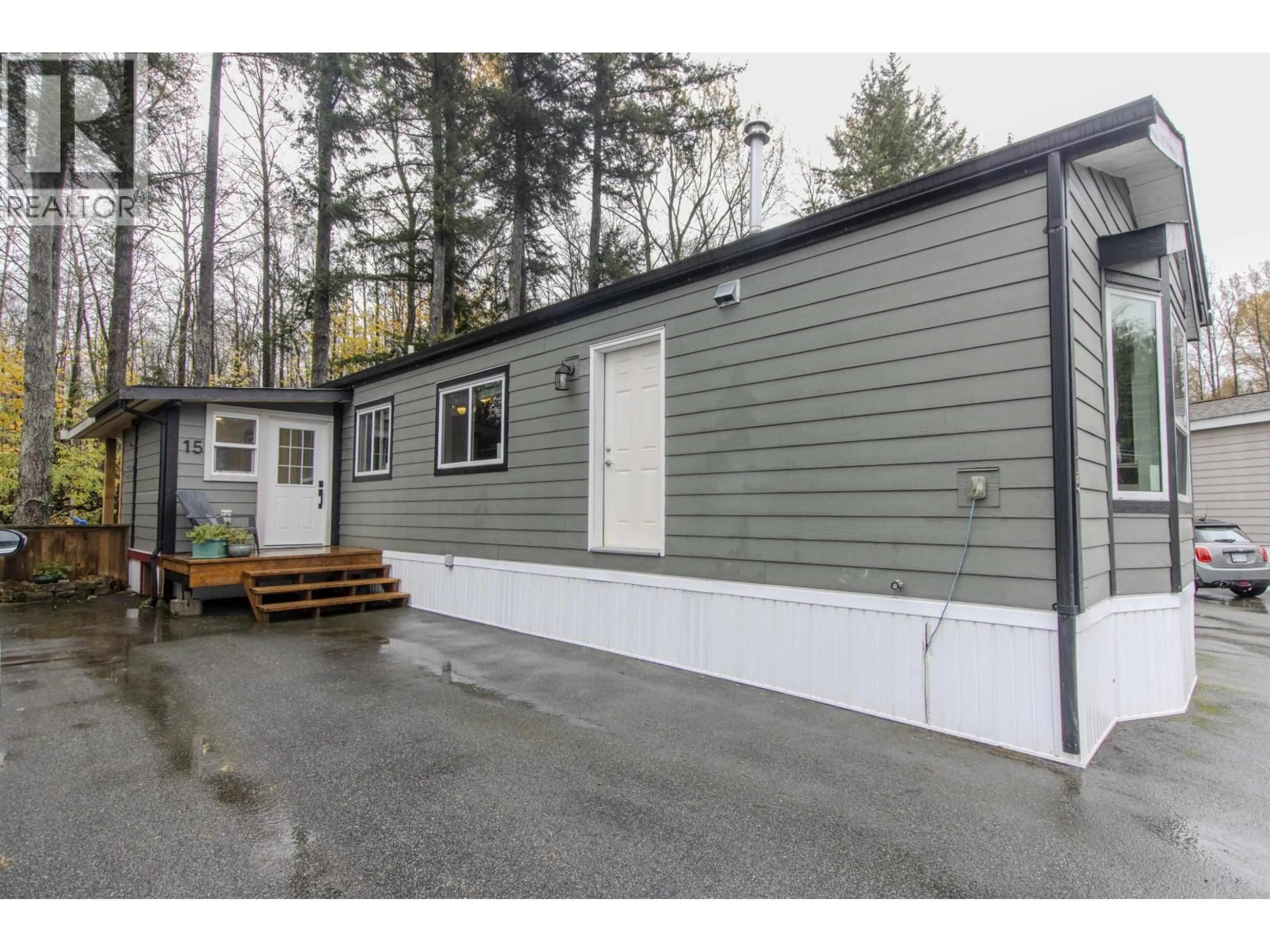 Home with vinyl exterior material, street for 15 - 39884 GOVERNMENT ROAD, Squamish British Columbia V8B0A1