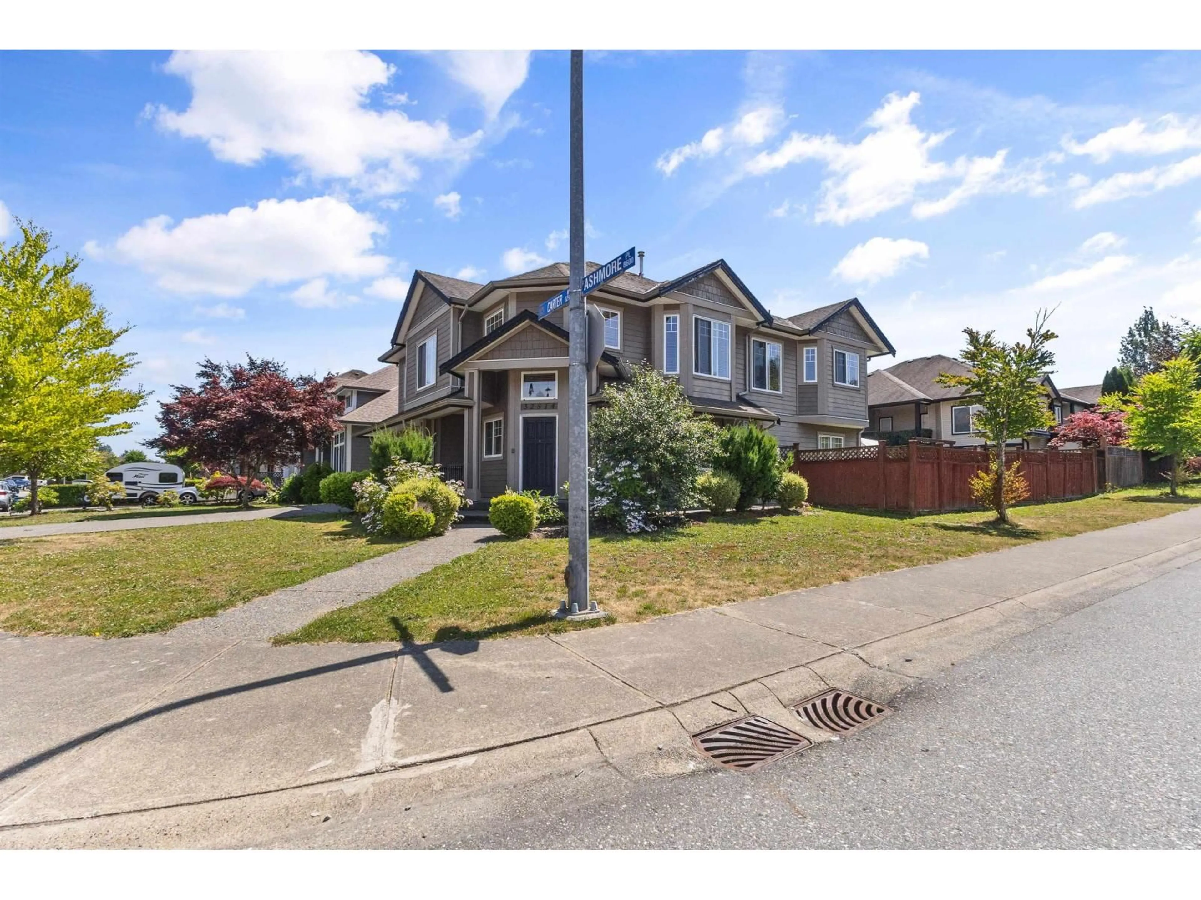 A pic from outside/outdoor area/front of a property/back of a property/a pic from drone, street for 32514 CARTER, Mission British Columbia V4S0A9
