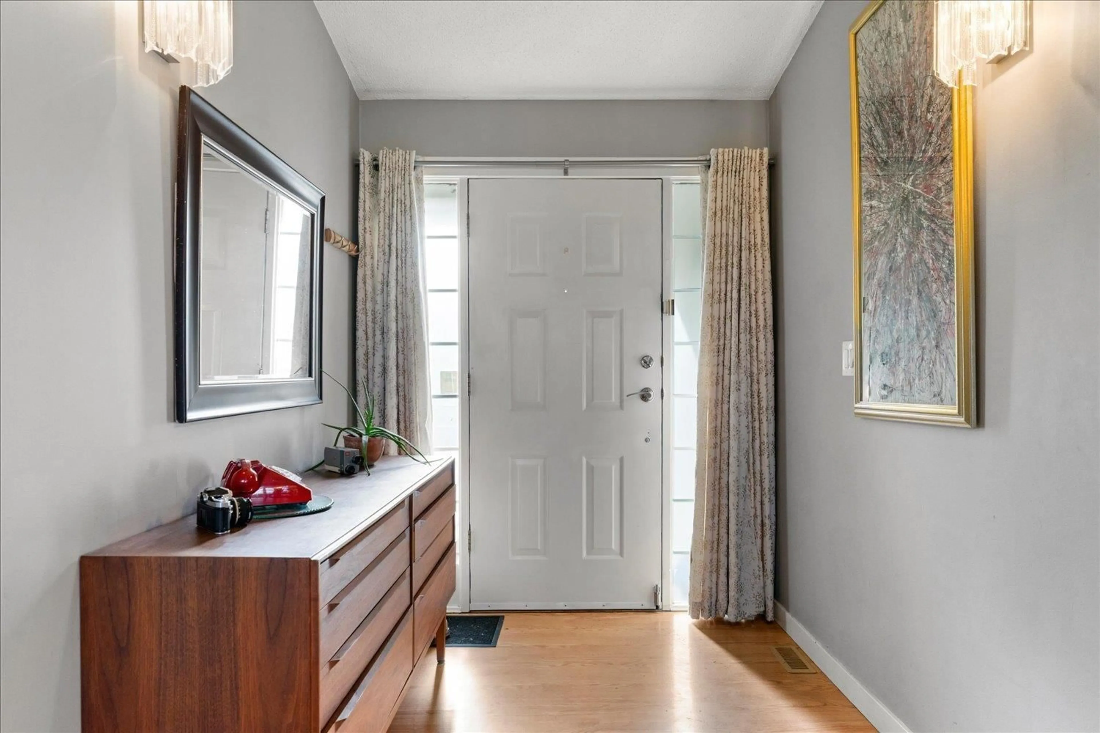 Indoor entryway for 46455 UPLANDS ROAD, Chilliwack British Columbia V2R4W1