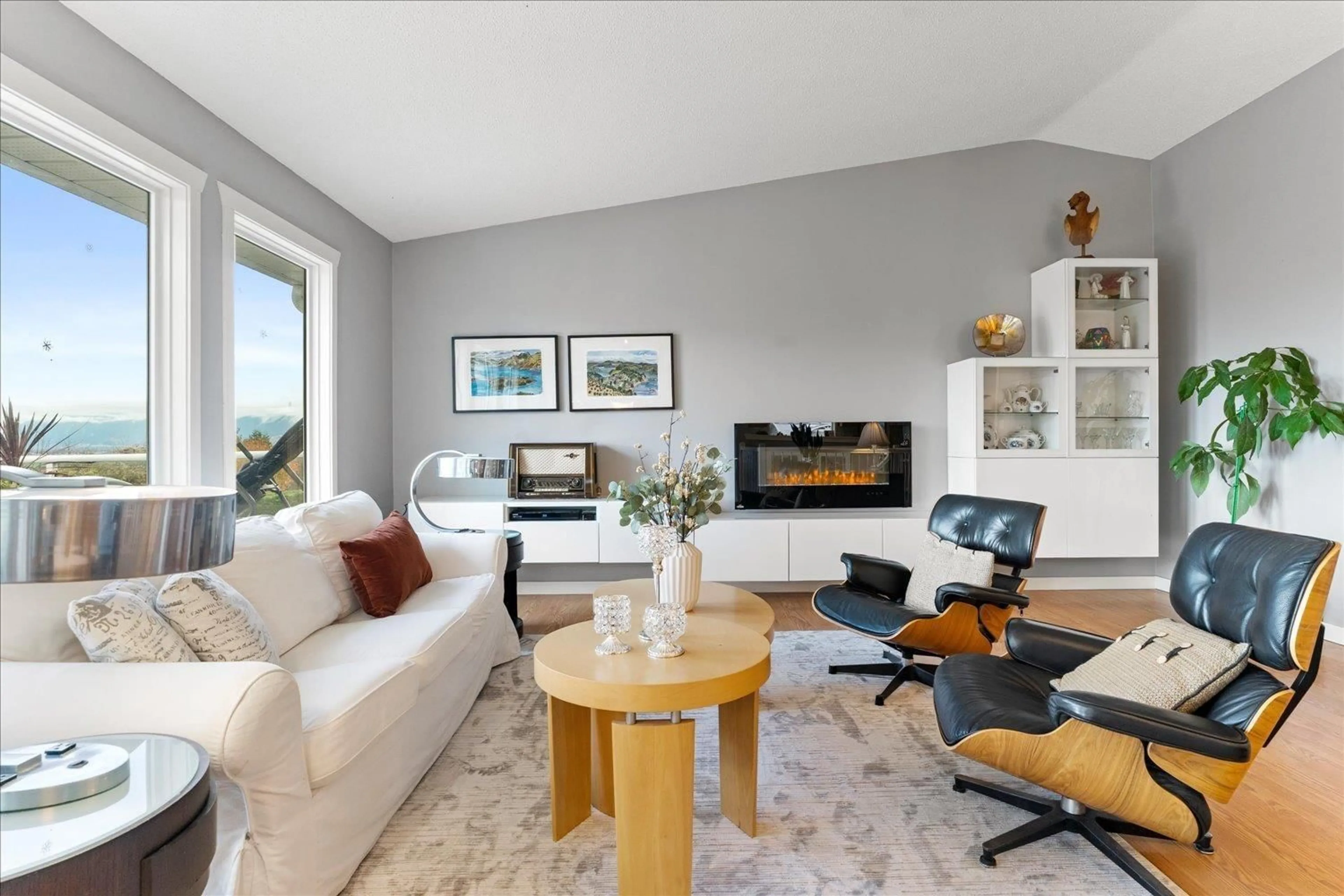 Living room with furniture, unknown for 46455 UPLANDS ROAD, Chilliwack British Columbia V2R4W1