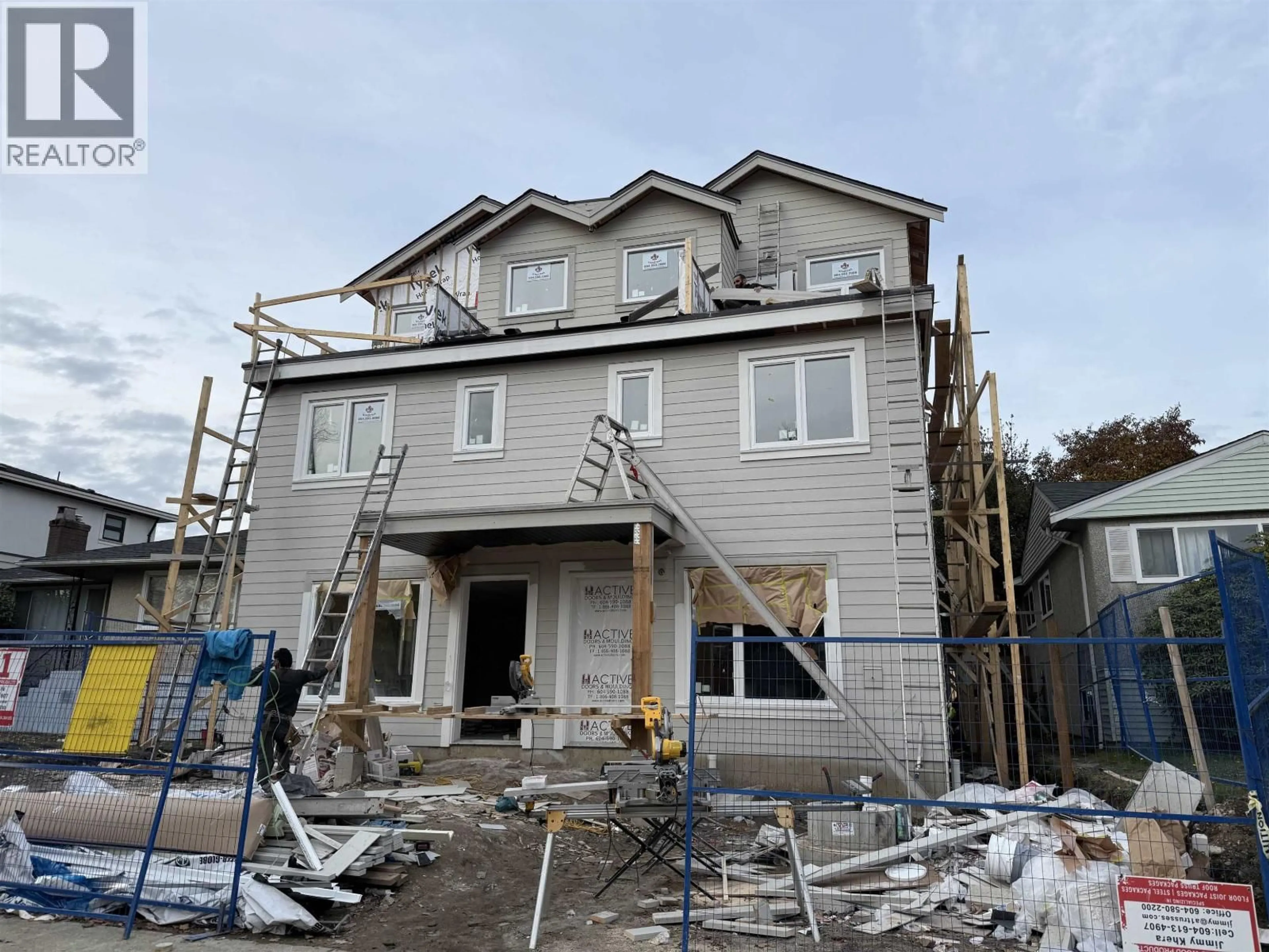 Home with vinyl exterior material, building for 2 - 1577 58TH AVENUE, Vancouver British Columbia V5P2C1