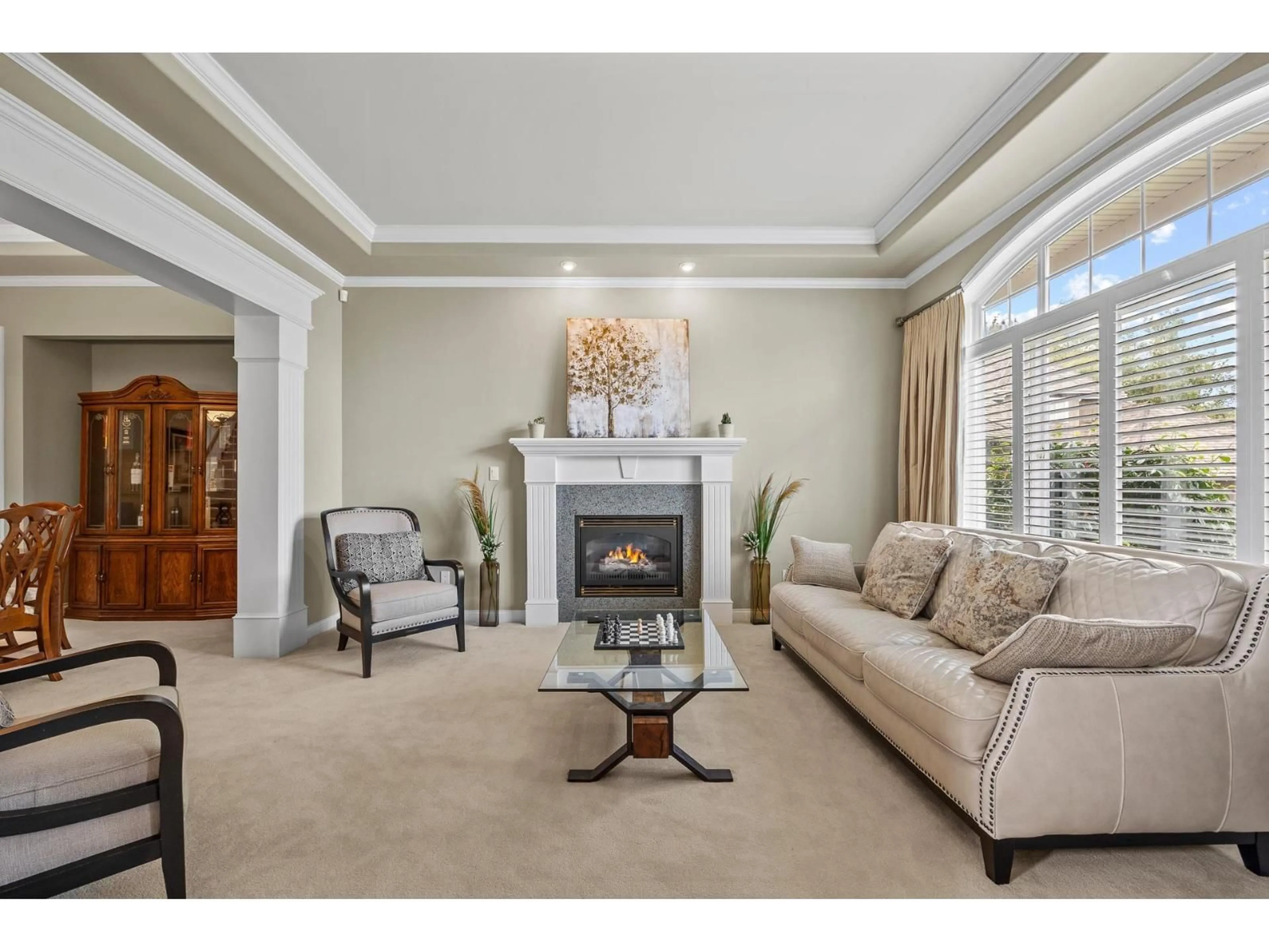 Living room with furniture, carpet floor for 15632 37, Surrey British Columbia V3Z0L4