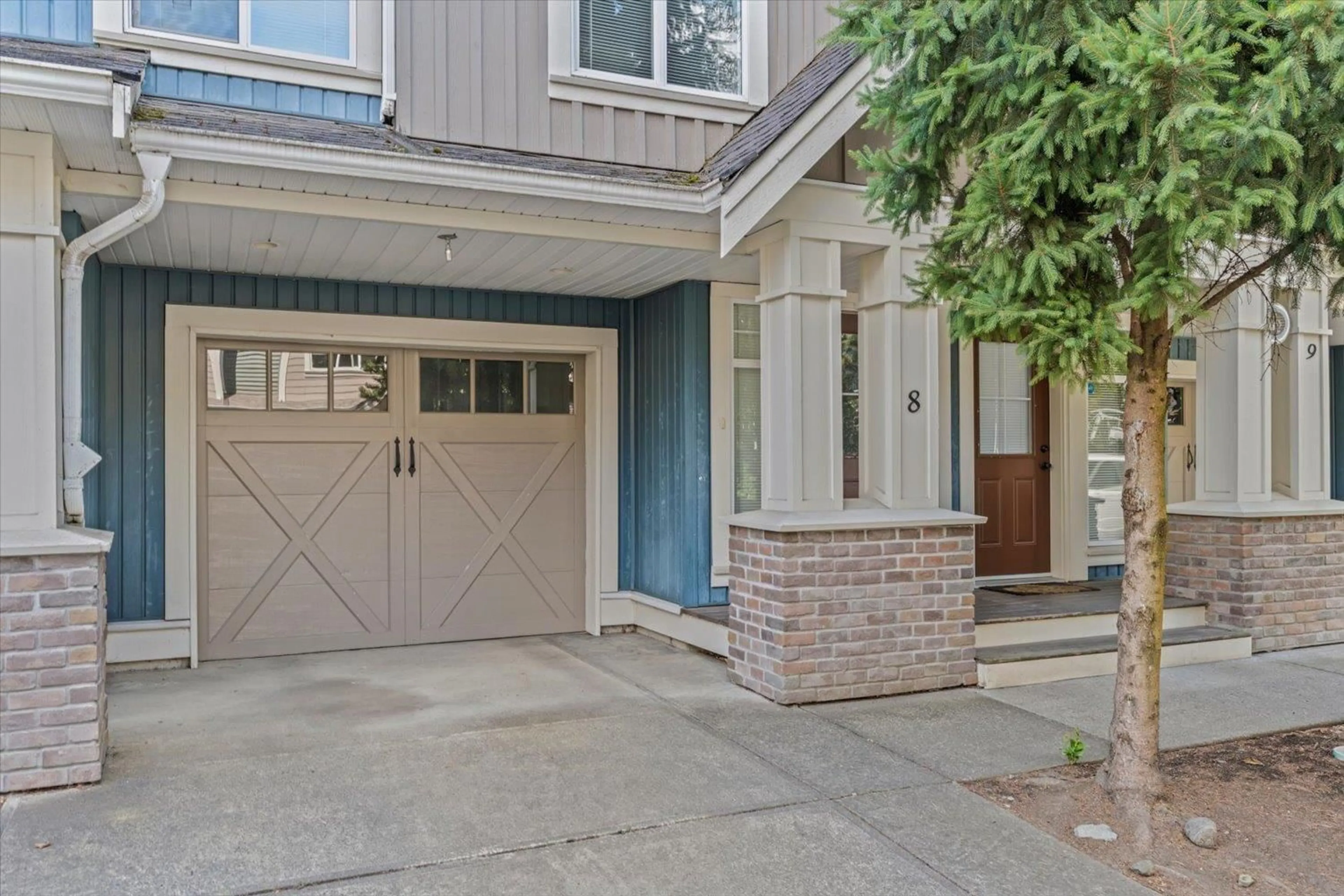 Indoor entryway for 8 - 5837 SAPPERS WAY, Chilliwack British Columbia V2R0G4