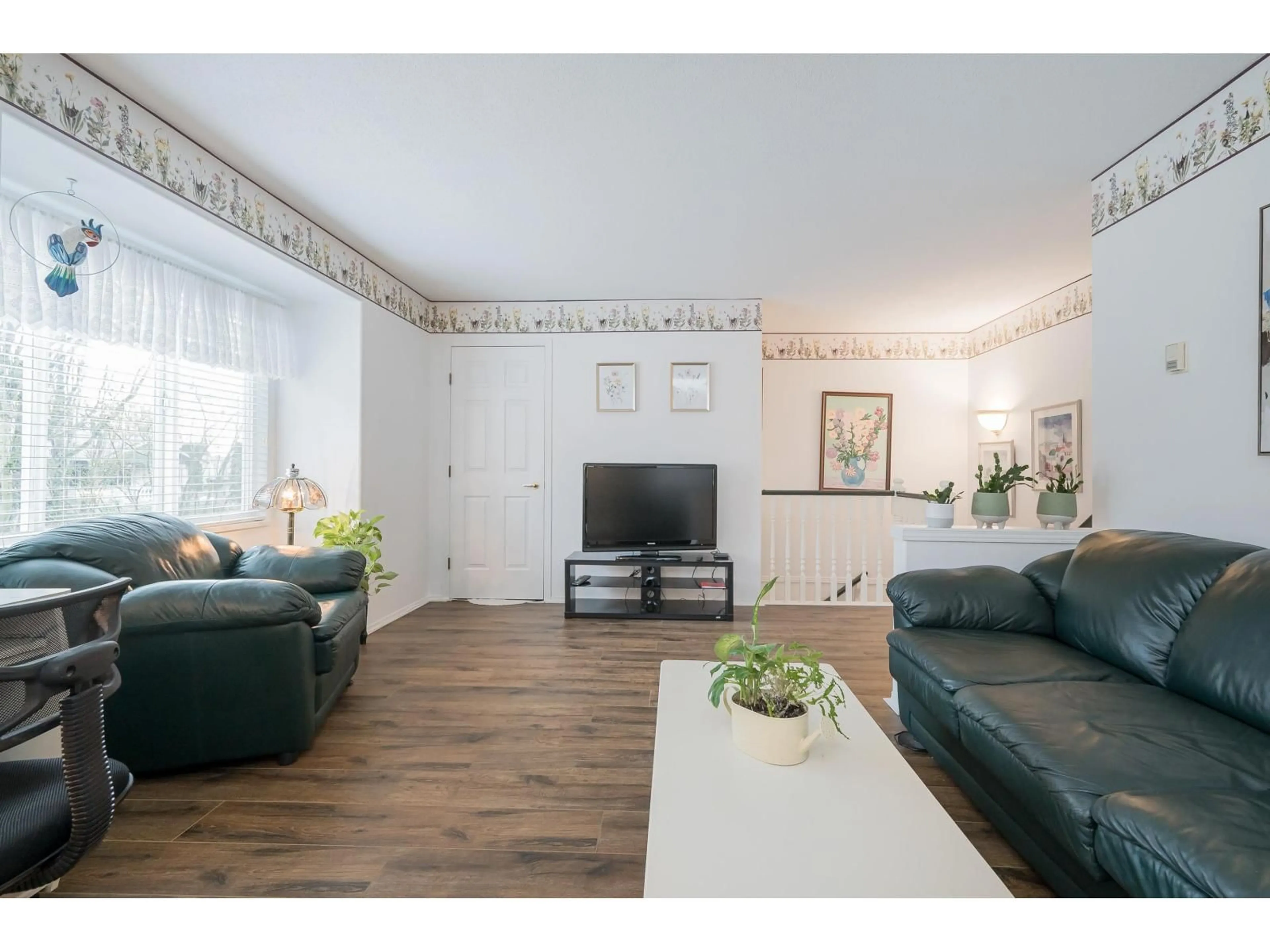 Living room with furniture, wood/laminate floor for 238 - 13888 70, Surrey British Columbia V3W0R8