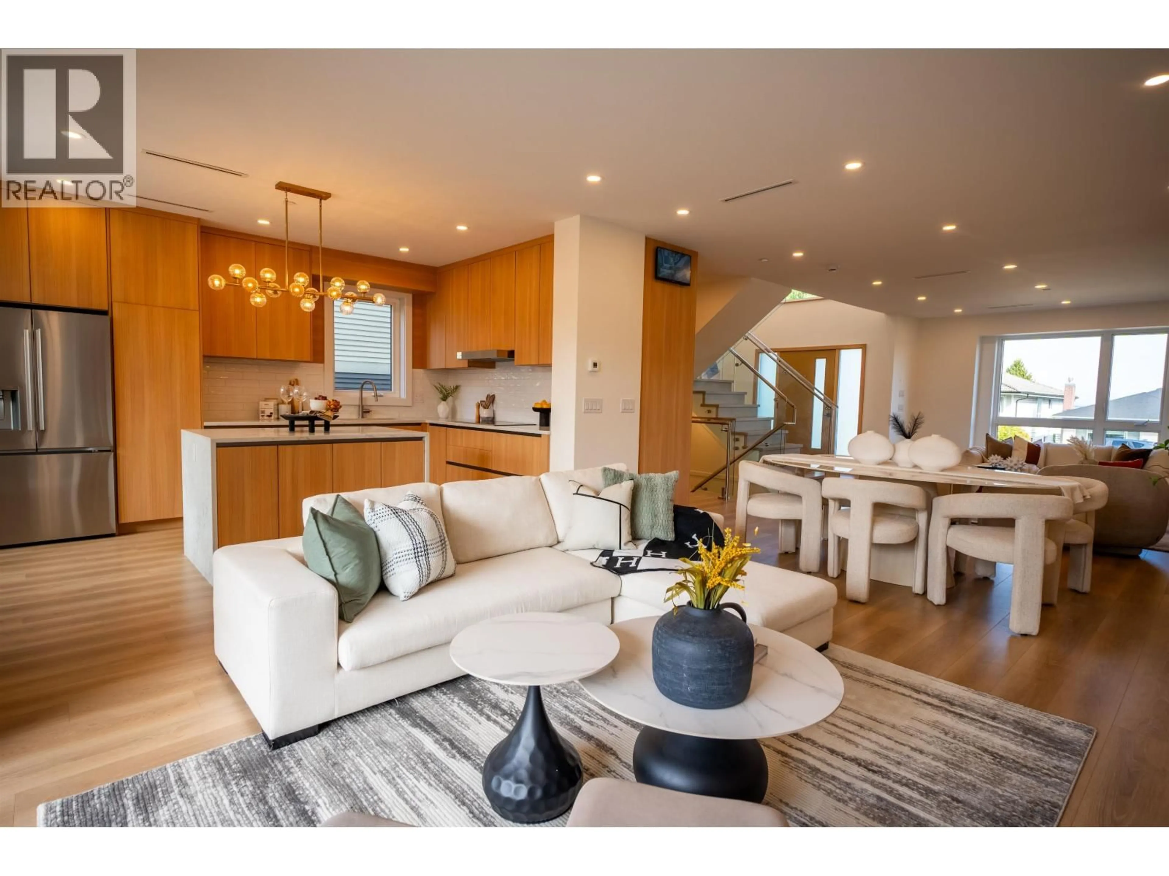 Open concept kitchen, wood/laminate floor for 7 HOWARD AVENUE, Burnaby British Columbia V5B1J6