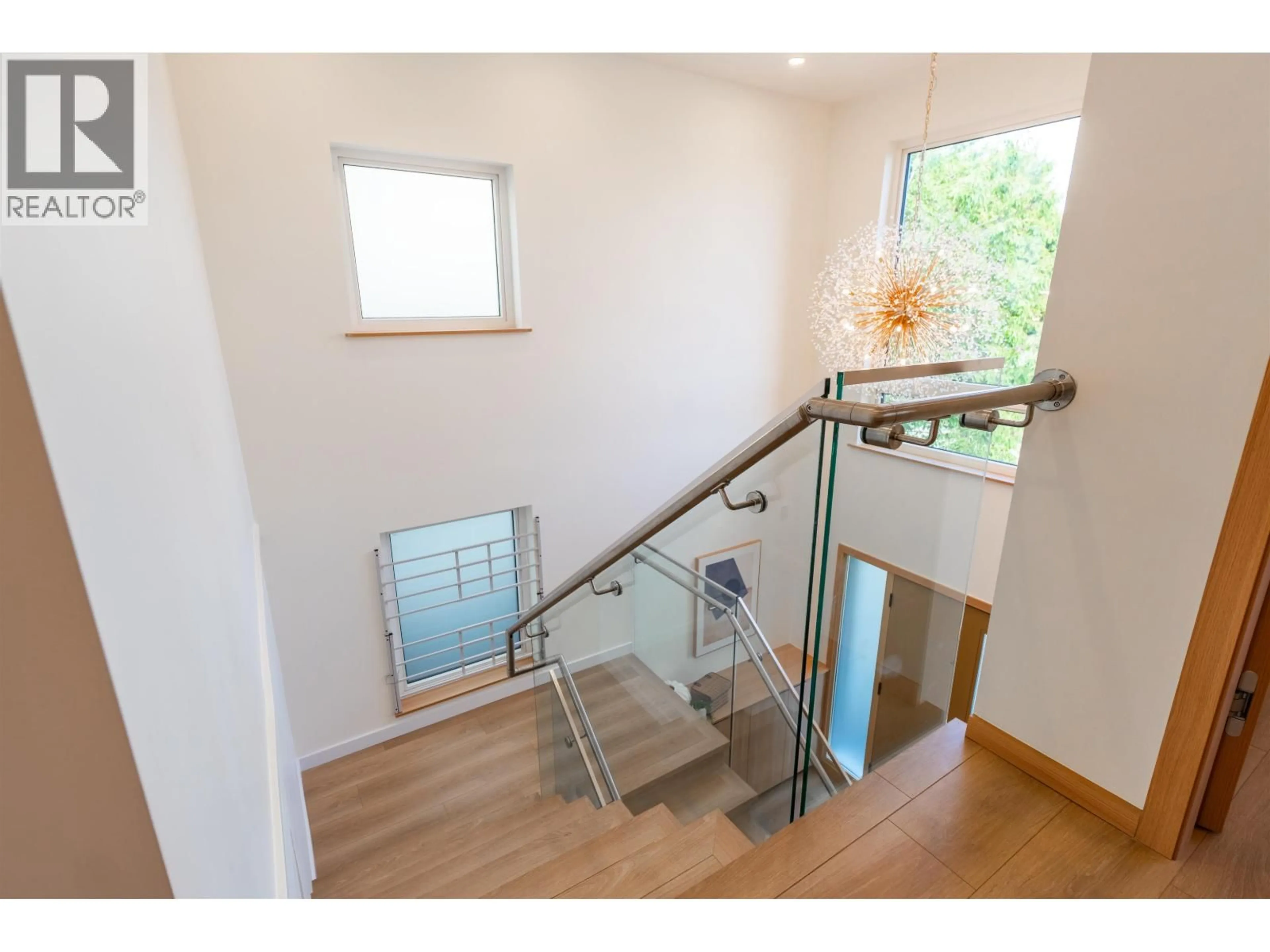 Stairs for 7 HOWARD AVENUE, Burnaby British Columbia V5B1J6