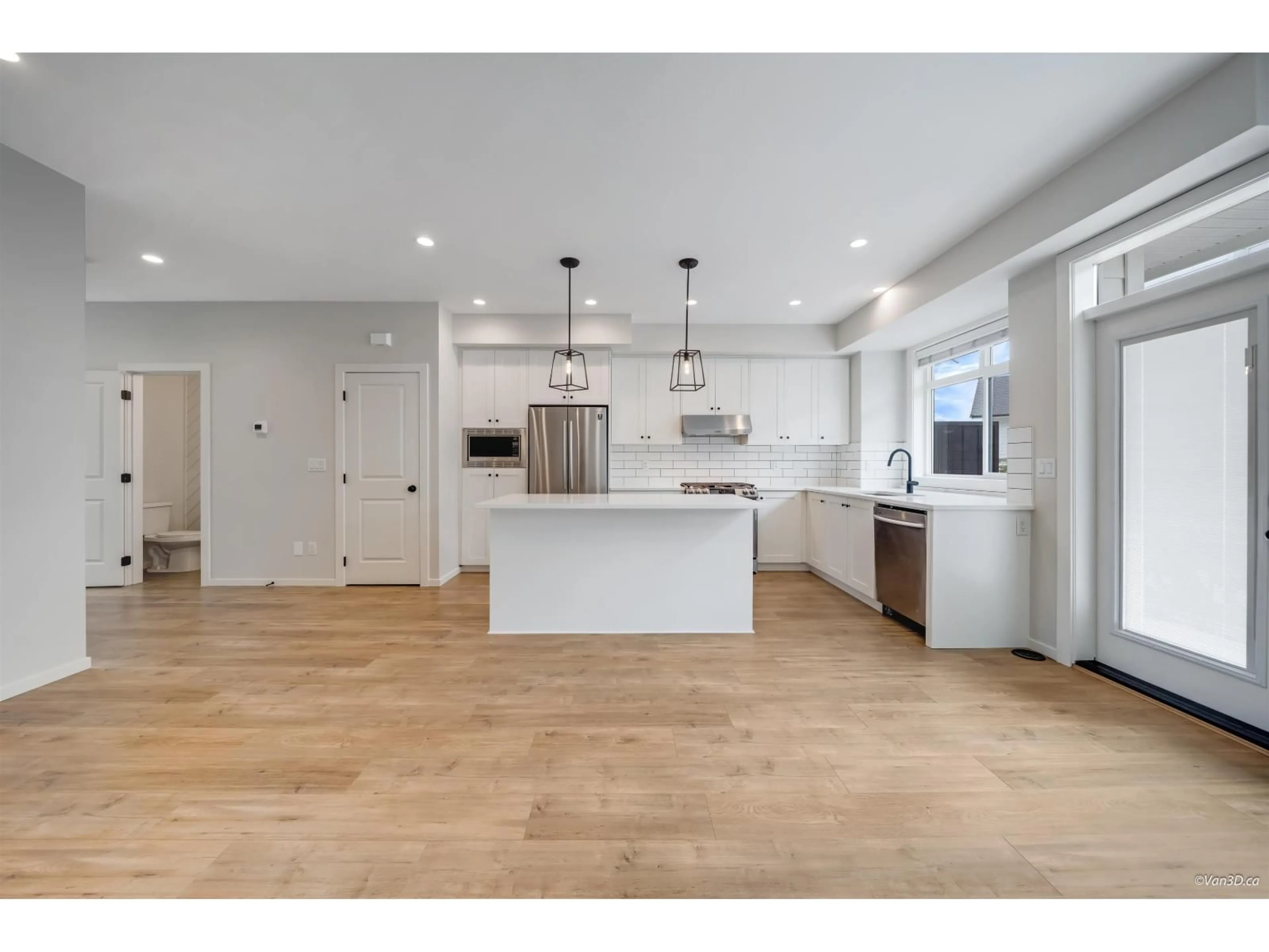 Open concept kitchen, unknown for 10 - 17557 100, Surrey British Columbia V4N6V5
