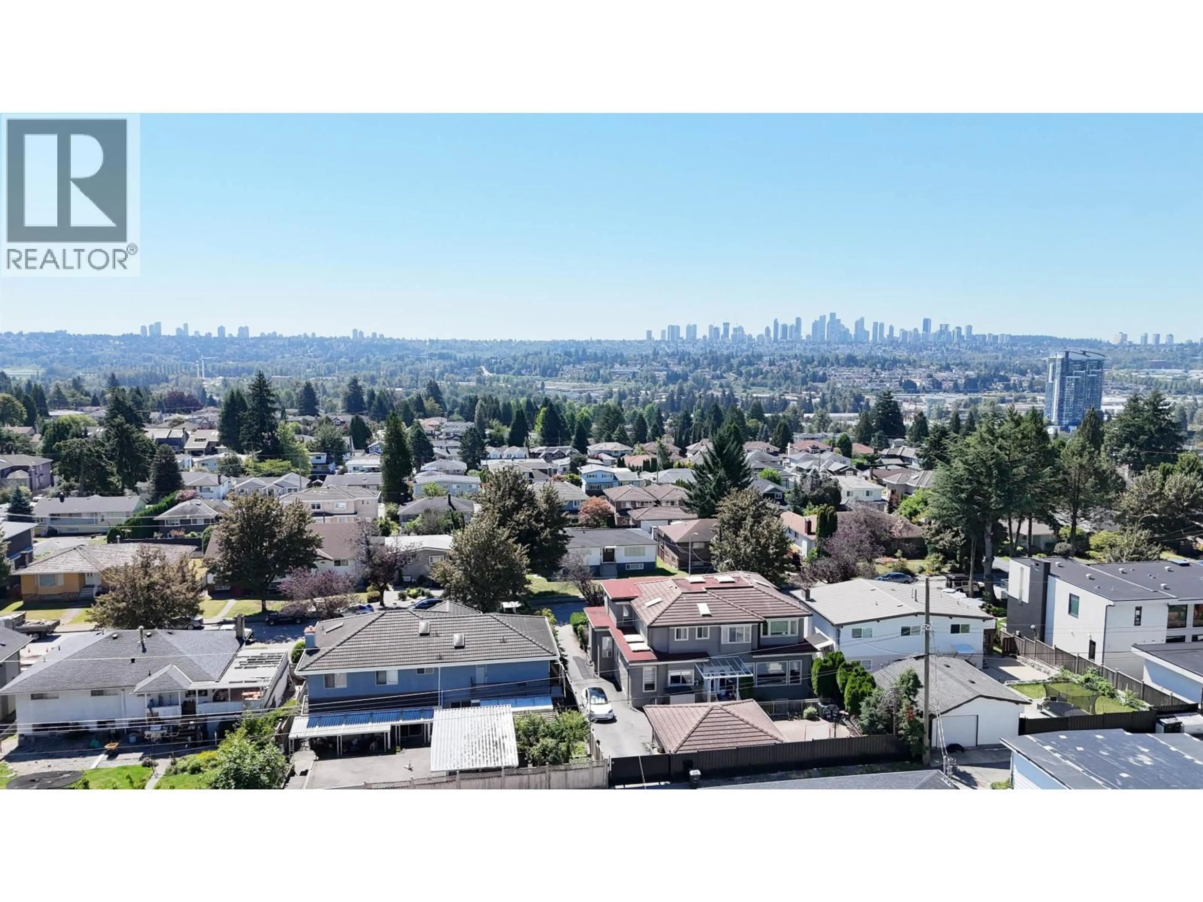 A pic from outside/outdoor area/front of a property/back of a property/a pic from drone, city buildings view from balcony for 6262 KITCHENER STREET, Burnaby British Columbia V5B2J4
