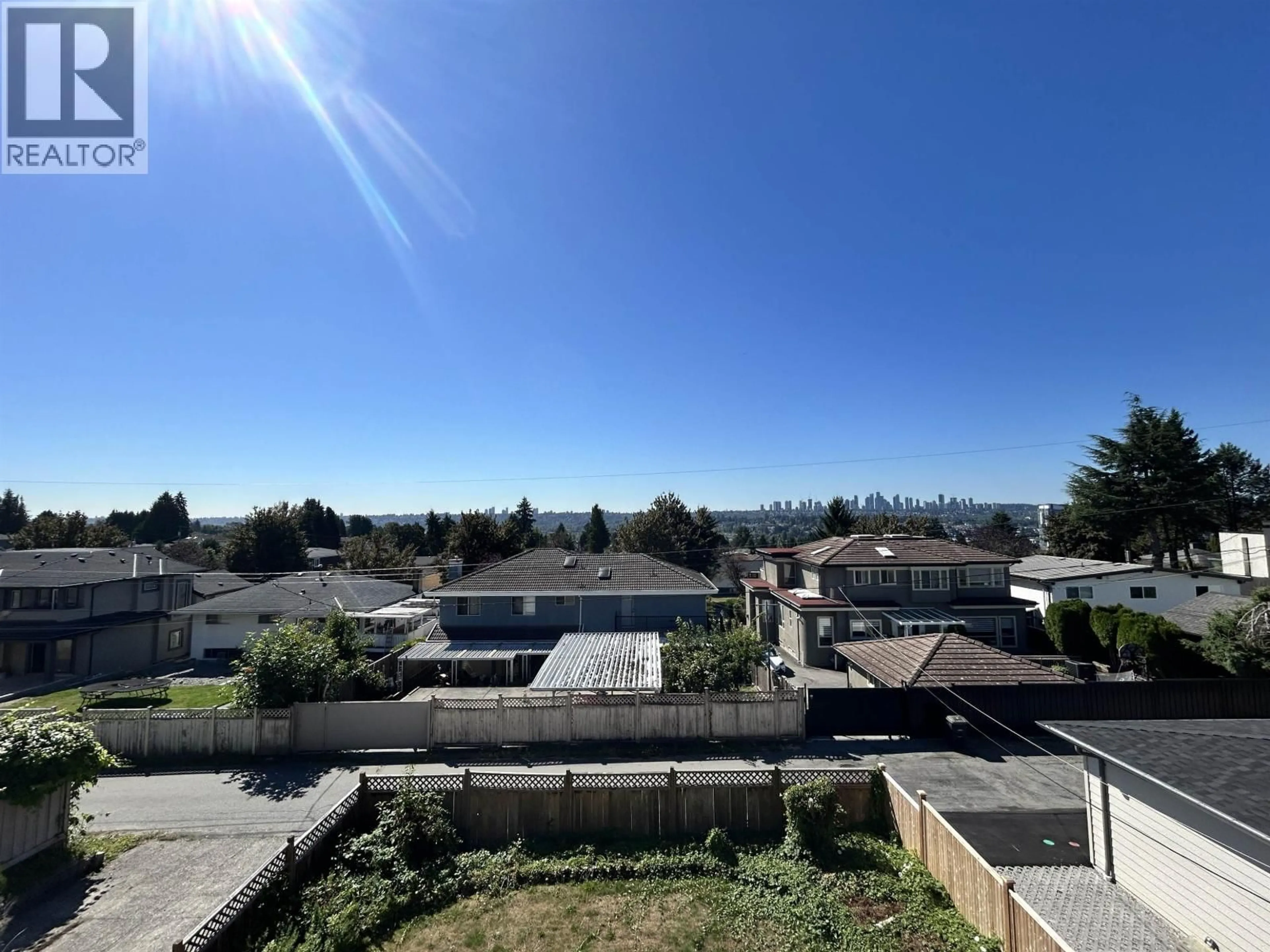 A pic from outside/outdoor area/front of a property/back of a property/a pic from drone, unknown for 6262 KITCHENER STREET, Burnaby British Columbia V5B2J4