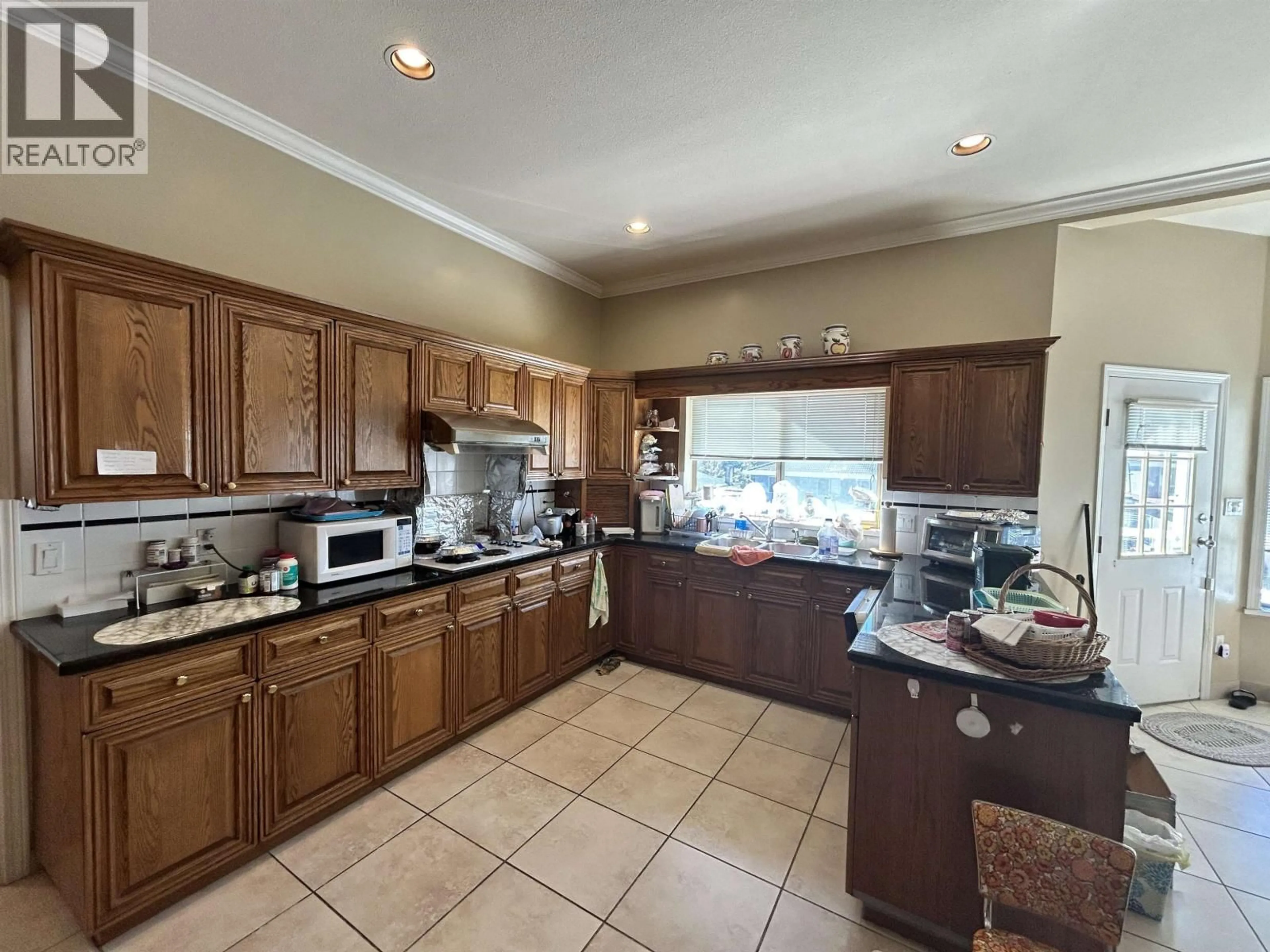 Standard kitchen, ceramic/tile floor for 6262 KITCHENER STREET, Burnaby British Columbia V5B2J4