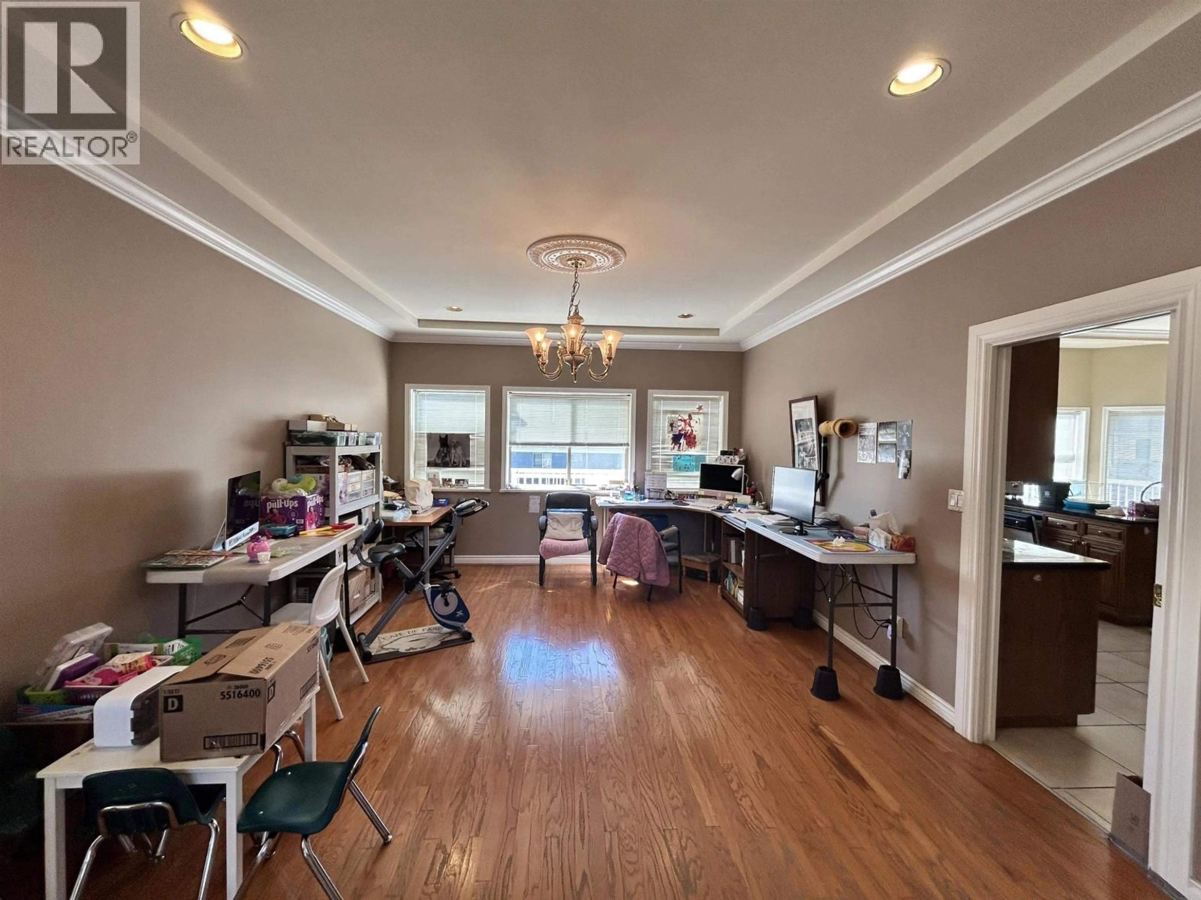 A pic of a room for 6262 KITCHENER STREET, Burnaby British Columbia V5B2J4