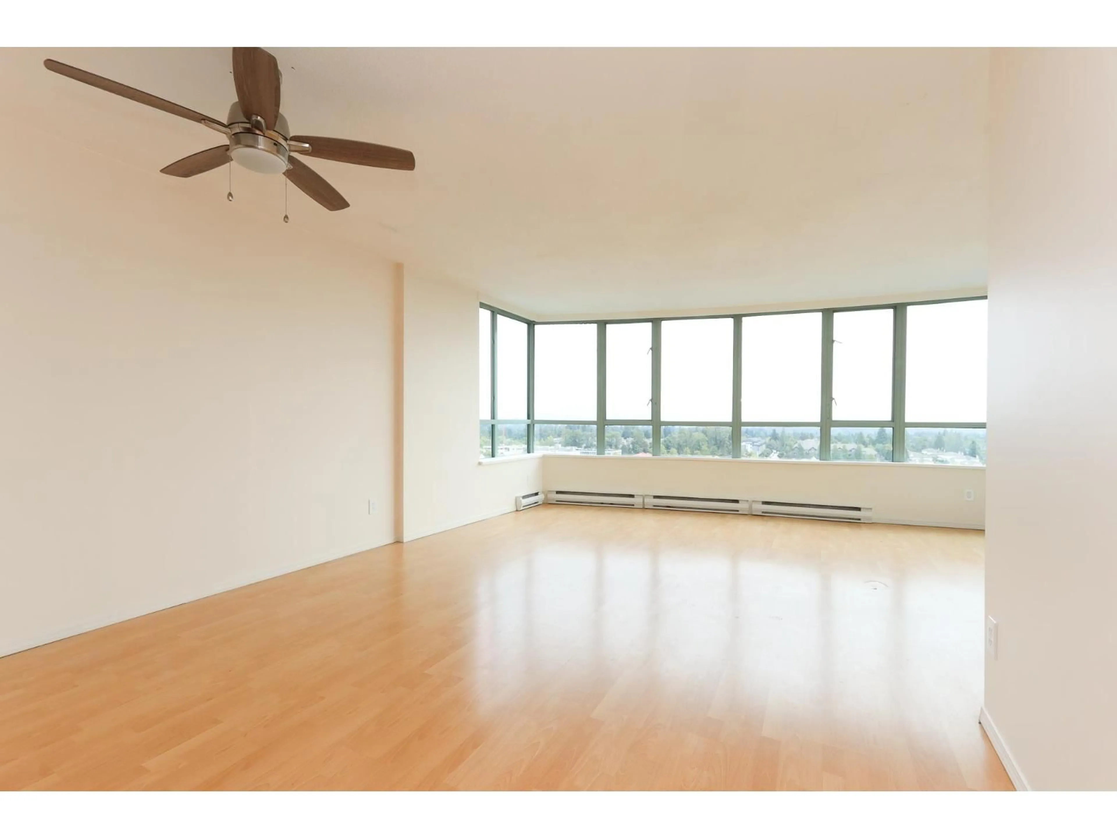 A pic of a room for 1503 - 15038 101, Surrey British Columbia V3R0N2