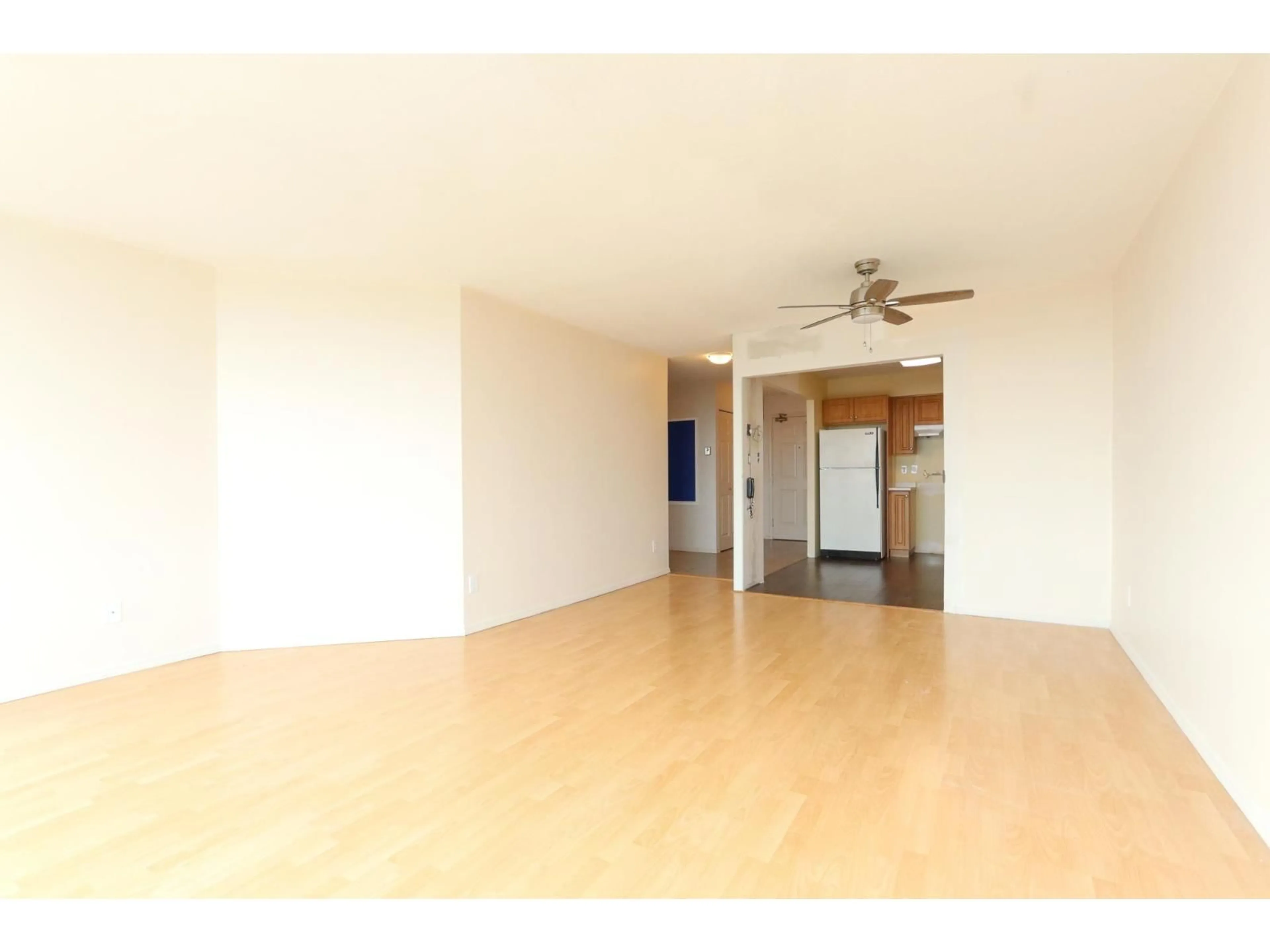 A pic of a room for 1503 - 15038 101, Surrey British Columbia V3R0N2